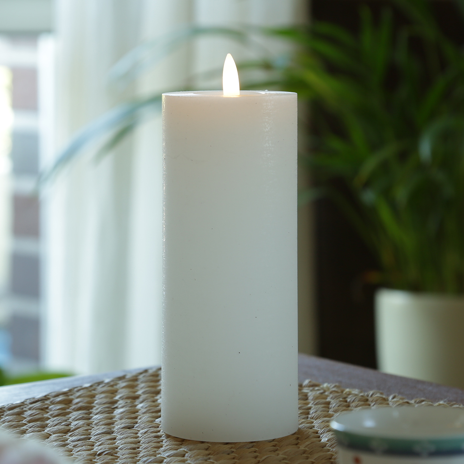 LED Kerze LINA - Rustik-Optik - Echtwachs - 3D Flamme - H: 20cm - D: 7cm - Batterie - Timer - weiß