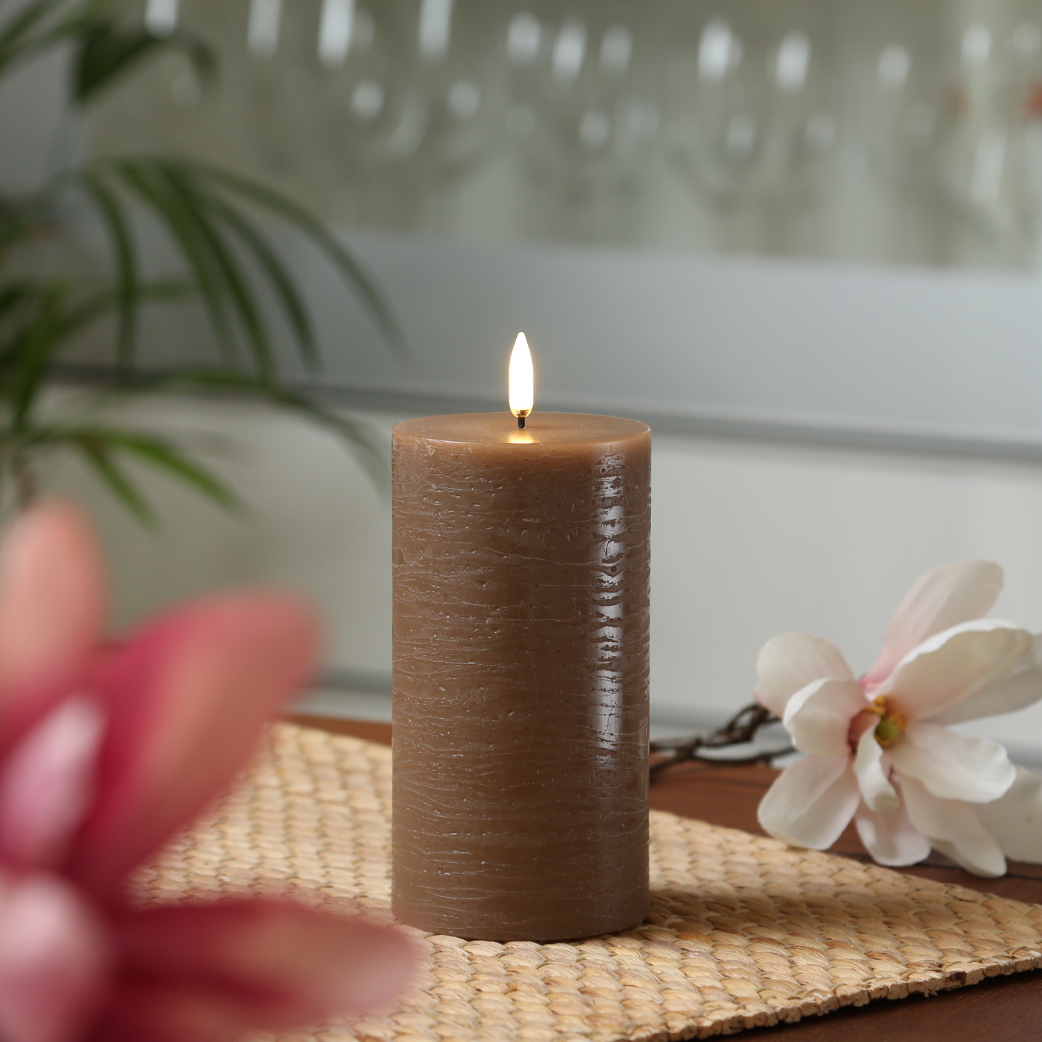 LED Kerze PIA - Rustik-Optik - Echtwachs - H: 15cm - D: 7,8cm - Timer - bis zu 1000 Std. - karamell LED Kerze PIA - Rustik-Optik - Echtwachs - H: 15cm - D: 7,8cm - Timer - bis zu 1000 Std. - karamell