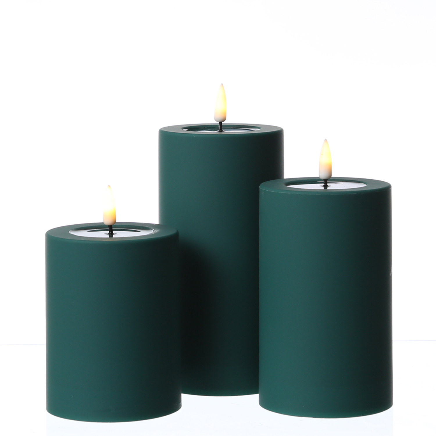 LED Stumpenkerze MIA - Kunststoff - realistische 3D Flamme - H: 10cm - für Außen - dunkelgrün LED Stumpenkerze MIA - Kunststoff - realistische 3D Flamme - H: 10cm - für Außen - dunkelgrün
