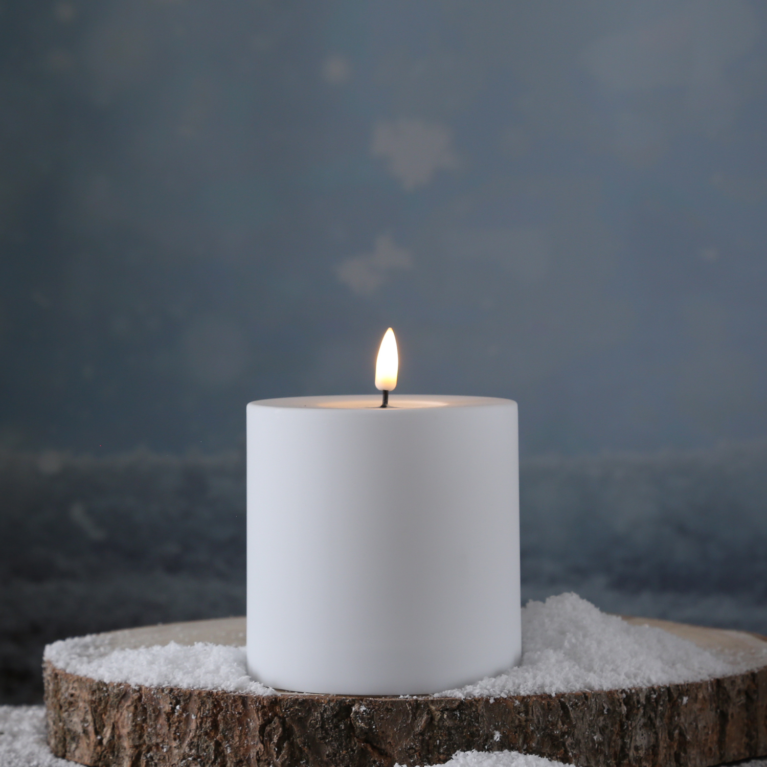 LED Stumpenkerze MIA - Kunststoff - realistische 3D Flamme - H: 10cm, D: 10cm - outdoor - weiß LED Stumpenkerze MIA - Kunststoff - realistische 3D Flamme - H: 10cm, D: 10cm - outdoor - weiß