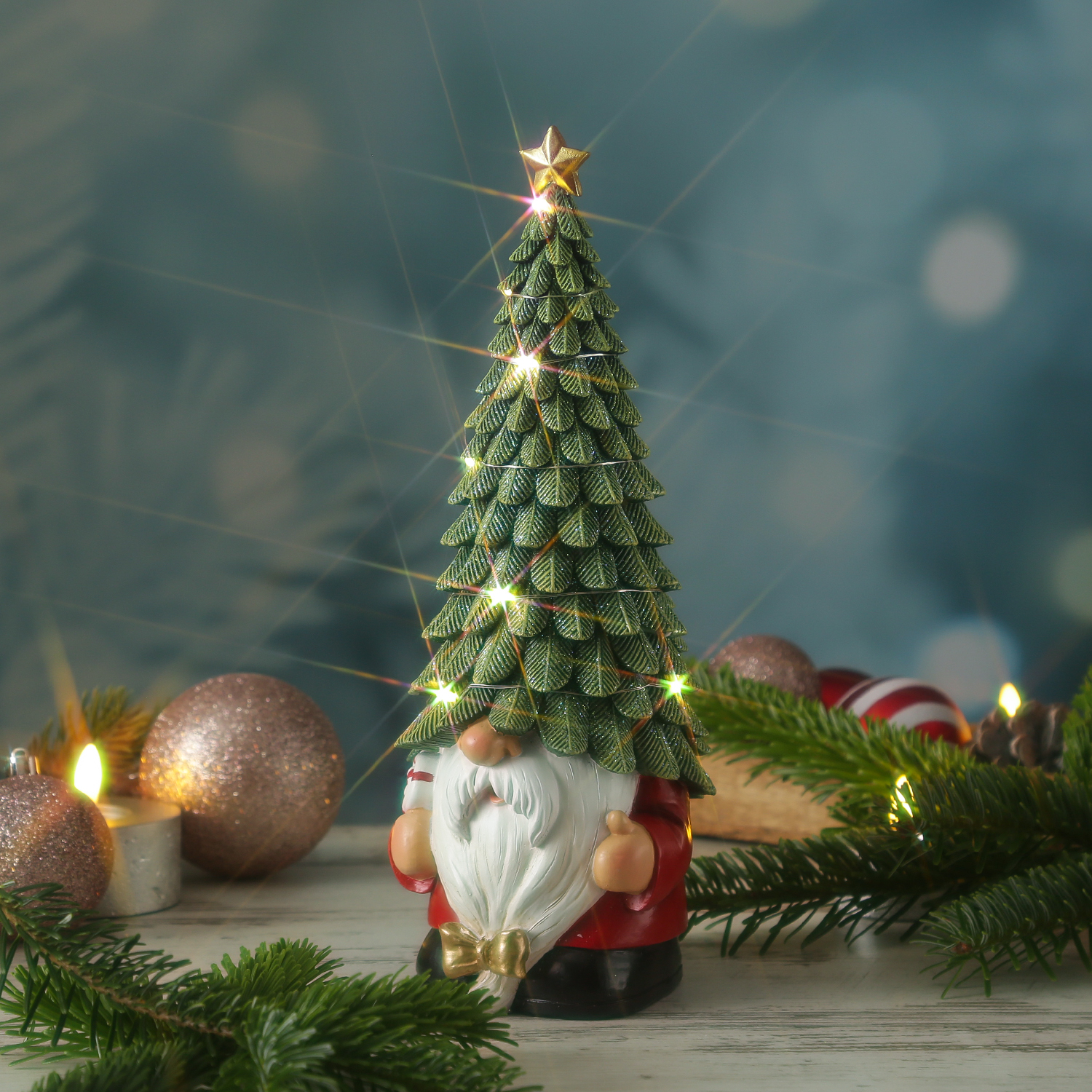 LED Weihnachtswichtel mit beleuchteter Mütze - Dekofigur aus Polyresin - H: 29cm - Timer