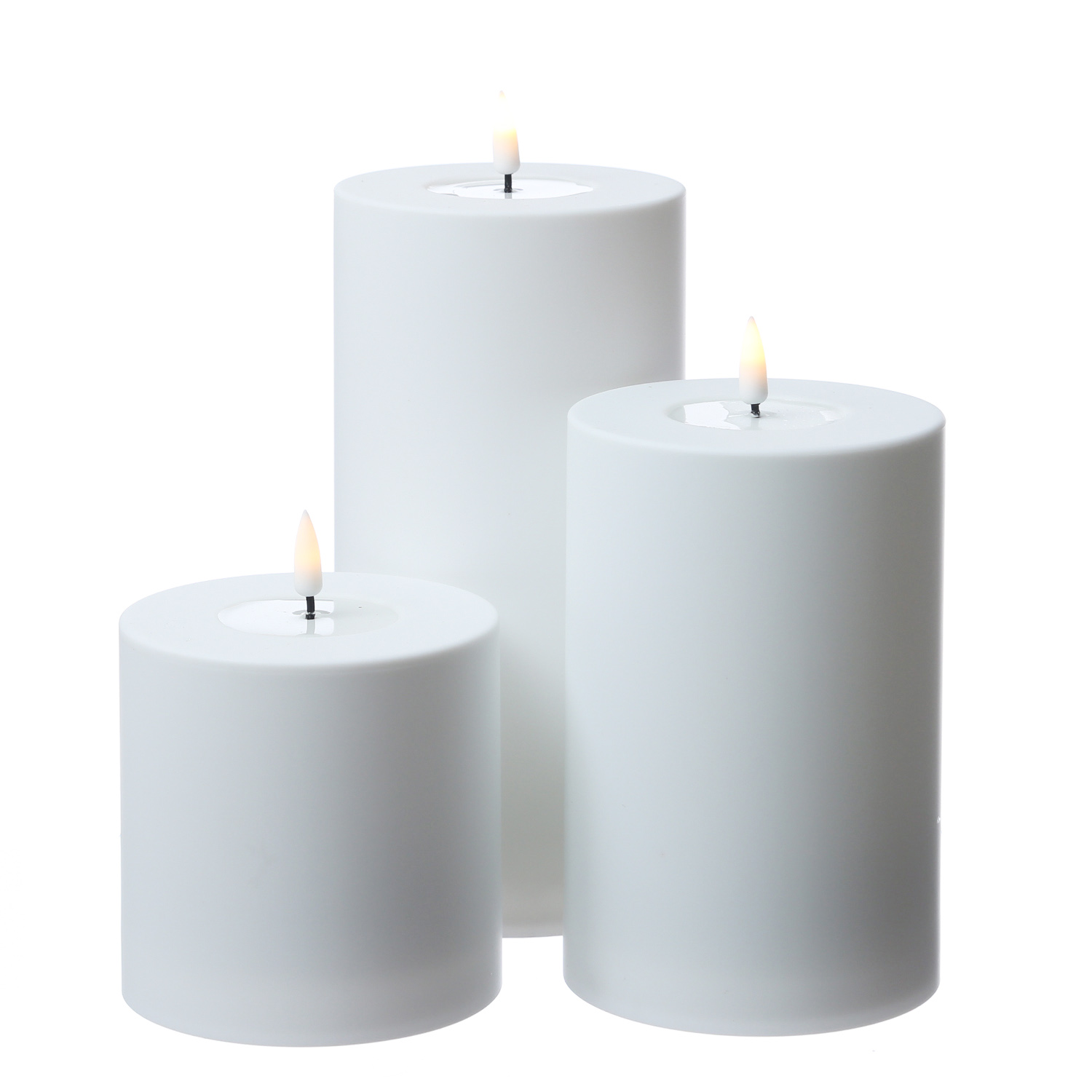 LED Stumpenkerze MIA - Kunststoff - realistische 3D Flamme - H: 10cm, D: 10cm - outdoor - weiß LED Stumpenkerze MIA - Kunststoff - realistische 3D Flamme - H: 10cm, D: 10cm - outdoor - weiß