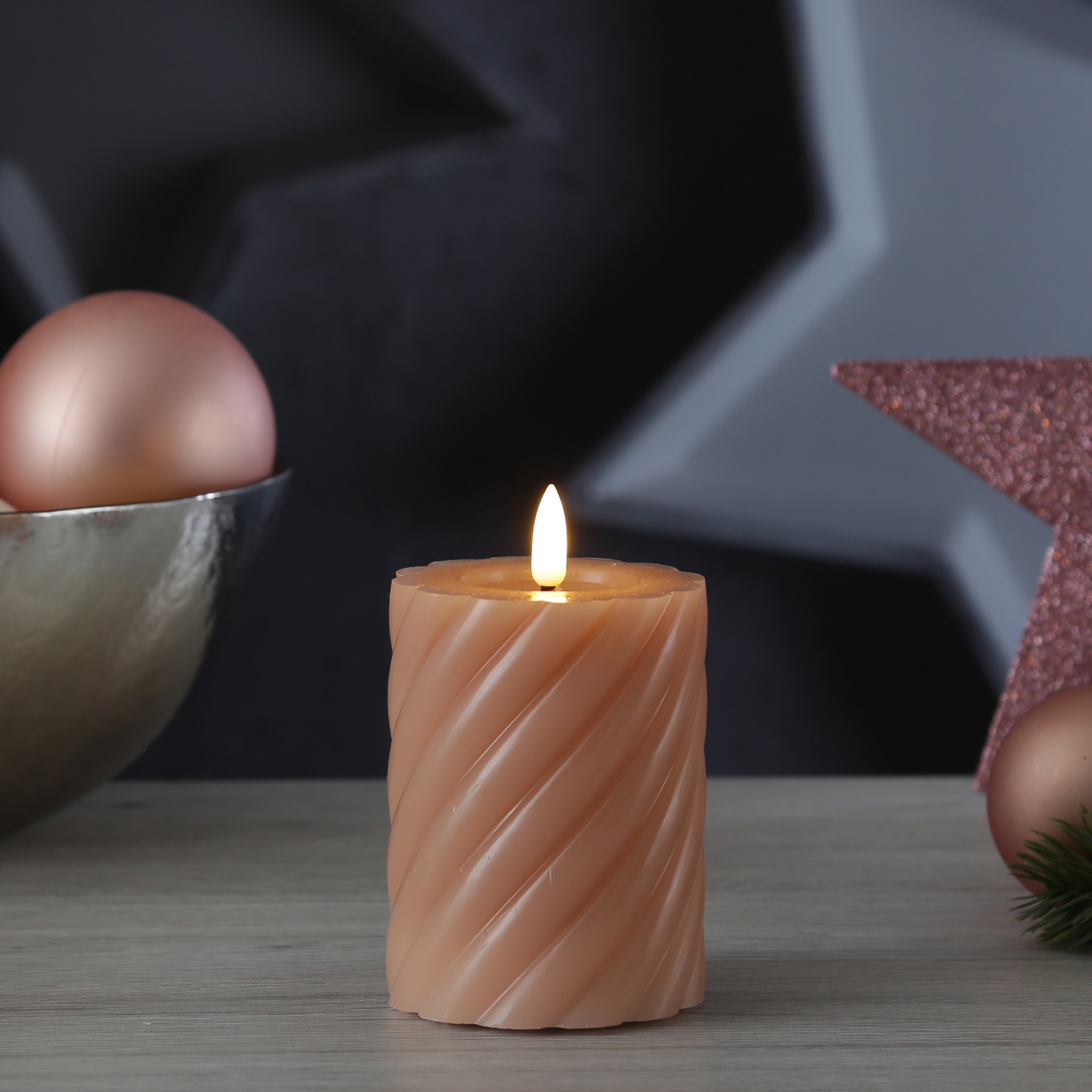 LED Stumpenkerze TWIST - Echtwachs - warmweiße 3D Flamme - H: 12,5cm - Batterie - Timer - altrosa LED Stumpenkerze TWIST - Echtwachs - warmweiße 3D Flamme - H: 12,5cm - Batterie - Timer - altrosa