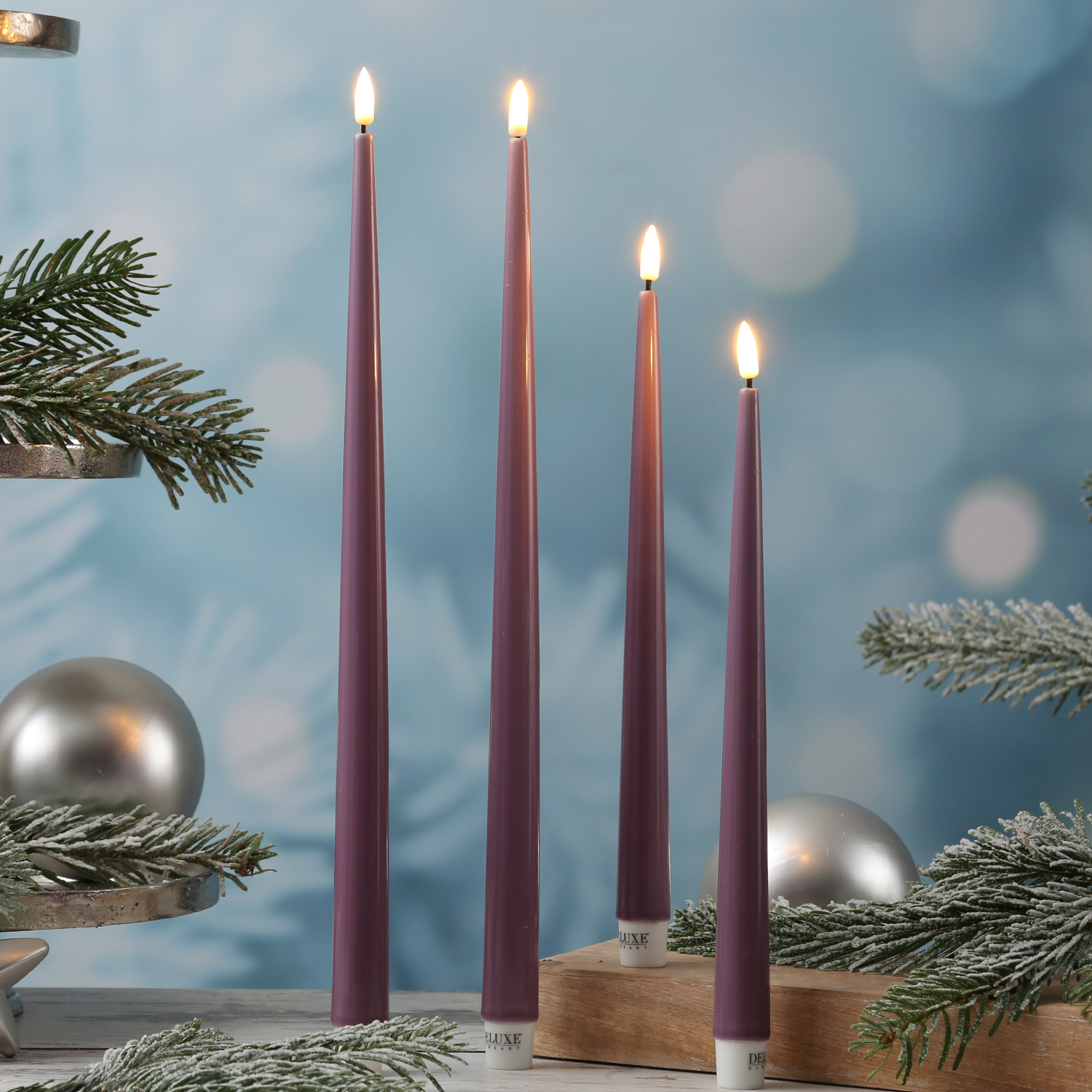 LED Stabkerzen ELLA - Echtwachs - realistische 3D Flamme - H: 38cm - flieder - 2 Stück LED Stabkerzen ELLA - Echtwachs - realistische 3D Flamme - H: 38cm - flieder - 2 Stück