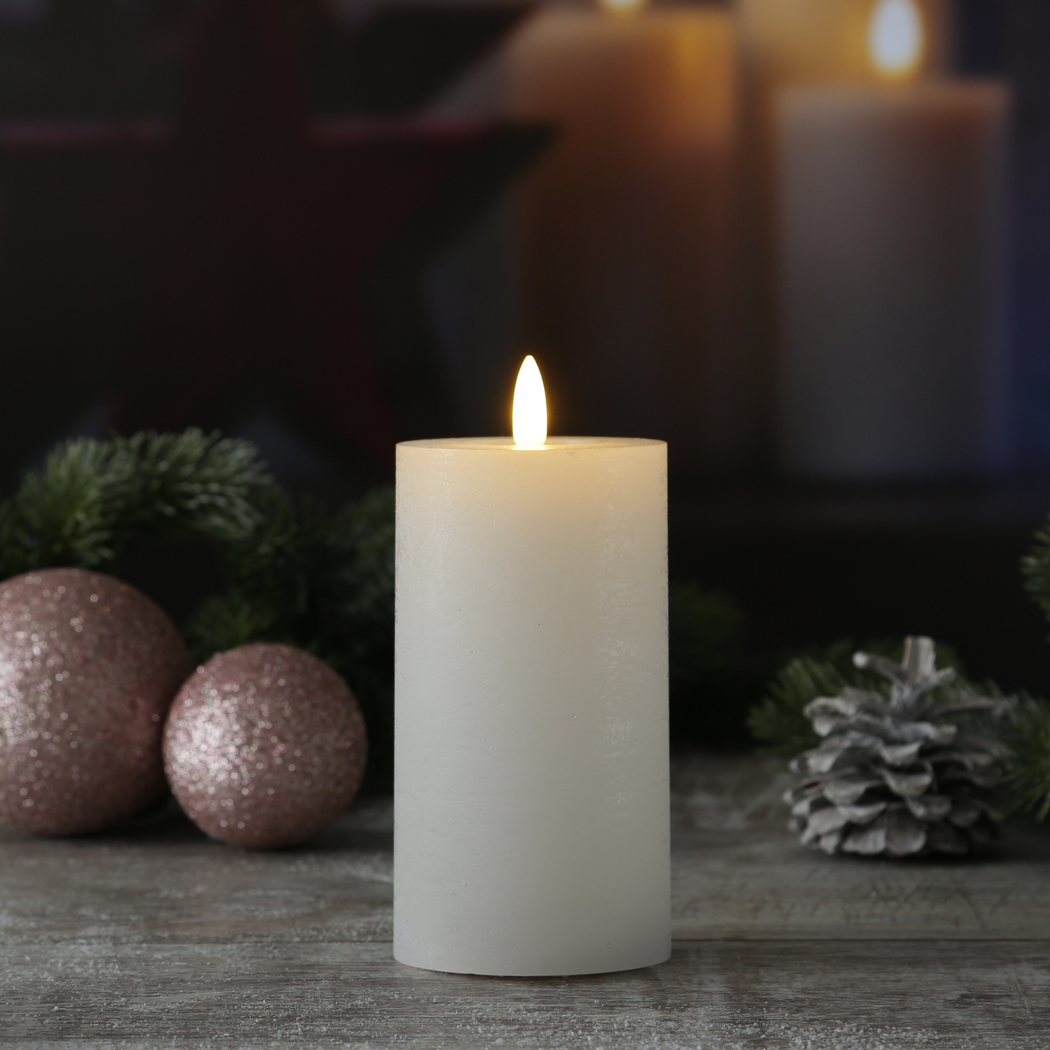 LED Kerze LINA - Rustik-Optik - Echtwachs - 3D Flamme - H: 15cm - D: 7cm - Batterie - Timer - weiß LED Kerze LINA - Rustik-Optik - Echtwachs - 3D Flamme - H: 15cm - D: 7cm - Batterie - Timer - weiß