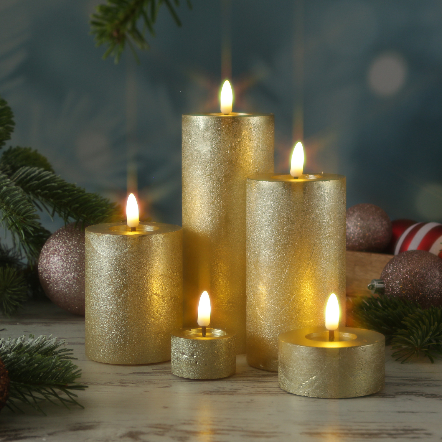 LED Kerze LINA - Rustik-Optik - Echtwachs - 3D Flamme - H: 19cm - D: 7cm - Timer - gold