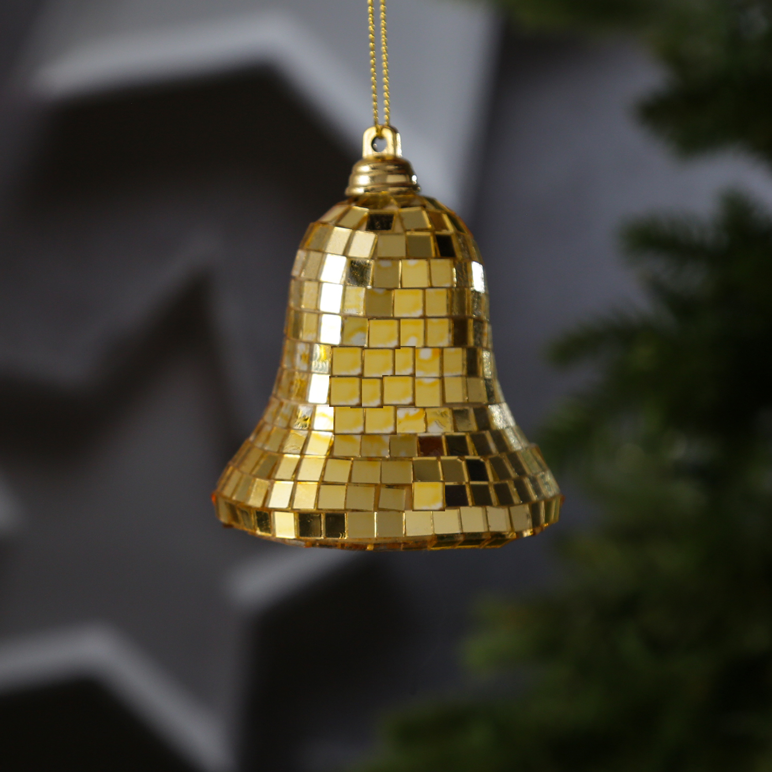 Christbaumschmuck Glocke - Weihnachtsbaumschmuck im Discokugel Look - H: 8cm - gold Christbaumschmuck Glocke - Weihnachtsbaumschmuck im Discokugel Look - H: 8cm - gold