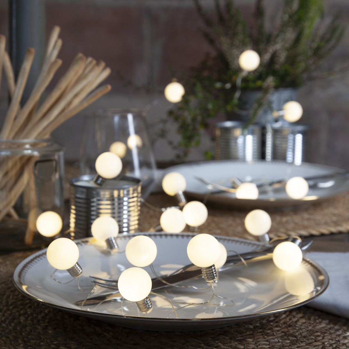 LED Lichterkette "Mini Glow" - 20 kleine Kugeln mit warmweißer LED - L: 3m - Batterie - Timer LED Lichterkette "Mini Glow" - 20 kleine Kugeln mit warmweißer LED - L: 3m - Batterie - Timer