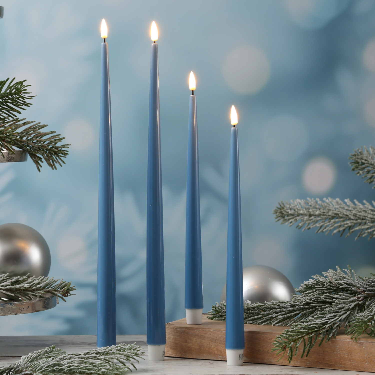 LED Stabkerzen ELLA - Echtwachs - realistische 3D Flamme - H: 38cm - eisblau - 2 Stück LED Stabkerzen ELLA - Echtwachs - realistische 3D Flamme - H: 38cm - eisblau - 2 Stück