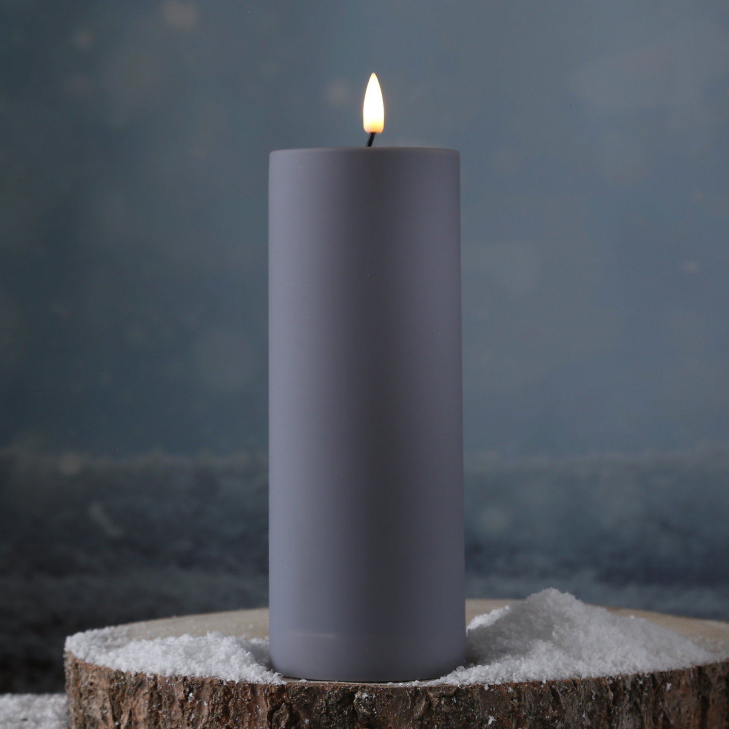 LED Stumpenkerze MIA - Kunststoff - realistische 3D Flamme - H: 20cm - outdoor - grau LED Stumpenkerze MIA - Kunststoff - realistische 3D Flamme - H: 20cm - outdoor - grau