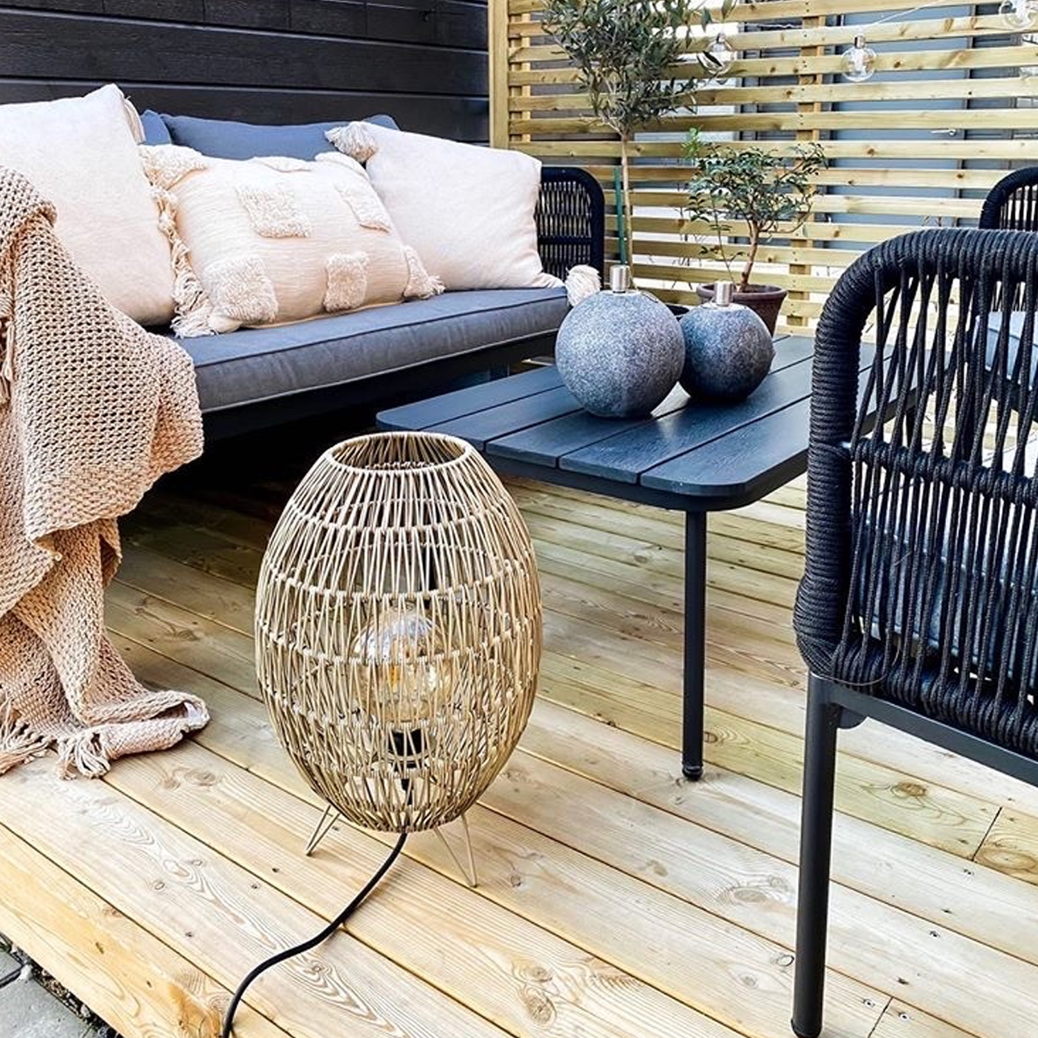 Kabel mit E27 Lampenfassung -  für Lampenschirme/Hängeleuchten - für Innen/Außen - 5m - schwarz