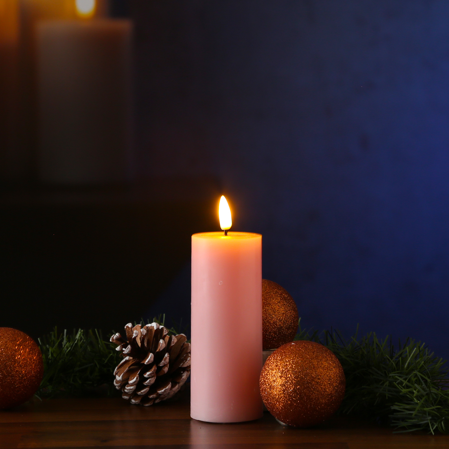 LED Stumpenkerze MIA - Echtwachs - realistische 3D Flamme -  H: 12,5cm D: 5cm - Batterie - rosa LED Stumpenkerze MIA - Echtwachs - realistische 3D Flamme -  H: 12,5cm D: 5cm - Batterie - rosa