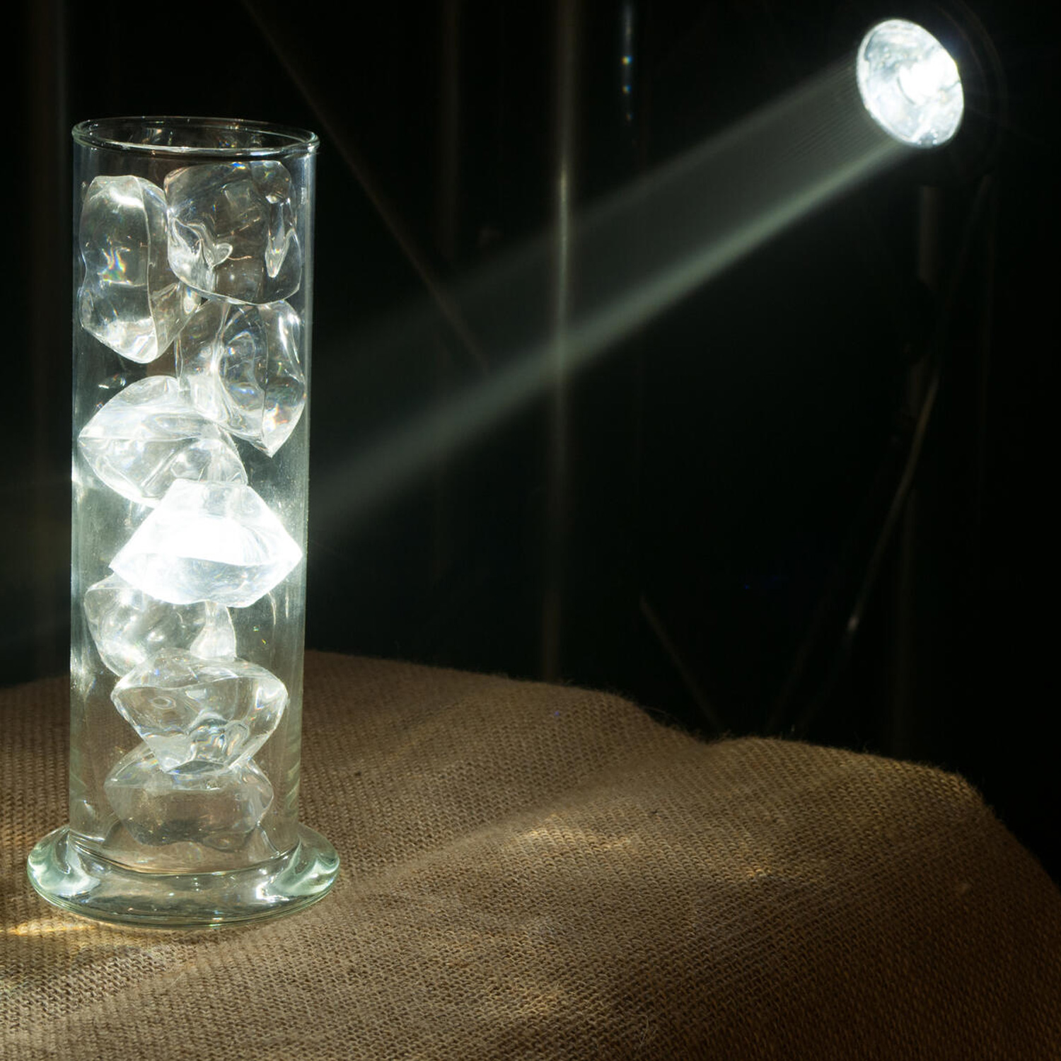 Spiegelkugel Komplettset 30cm mit Motor, 5W LED Pinspot (RGBW) und Montagematerial PREMIUM Spiegelkugel Komplettset 30cm mit Motor, 5W LED Pinspot (RGBW) und Montagematerial PREMIUM