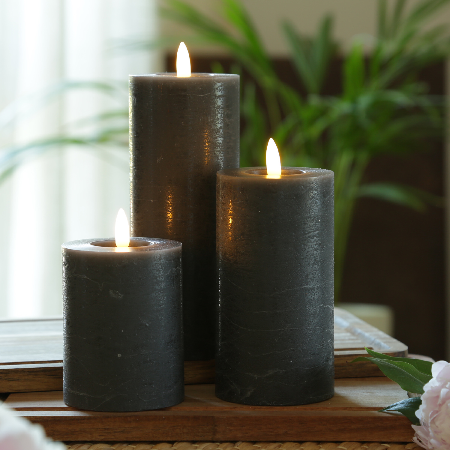 LED Kerzenset LINA - Rustik-Optik - Echtwachs - 3D Flamme - 3 Größen - Timer - anthrazit - 3er Set LED Kerzenset LINA - Rustik-Optik - Echtwachs - 3D Flamme - 3 Größen - Timer - anthrazit - 3er Set
