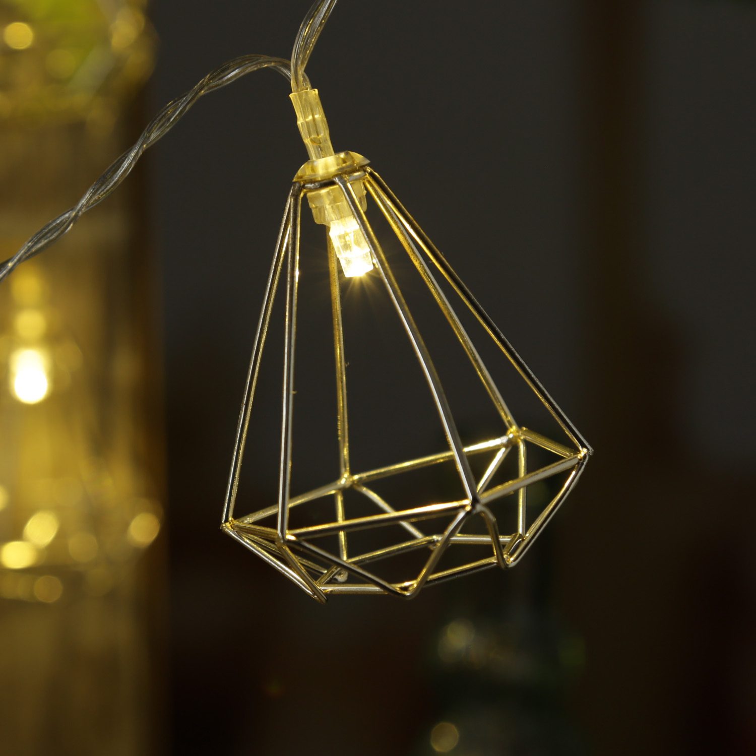 LED Lichterkette DIAMANT - 10 kleine beleuchtete Diamanten - Batterie - L: 1,6m - silber LED Lichterkette DIAMANT - 10 kleine beleuchtete Diamanten - Batterie - L: 1,6m - silber