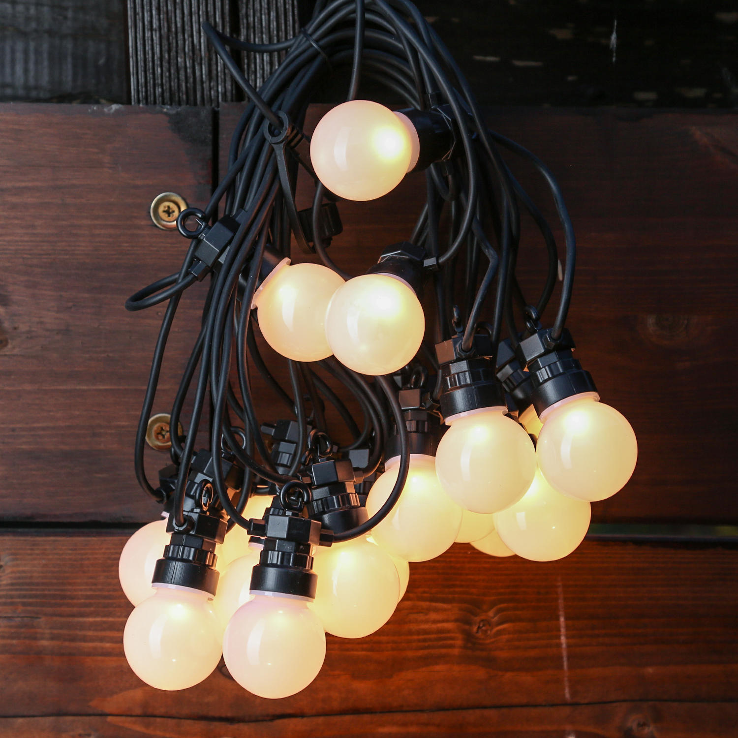 LED Party Lichterkette Circus - 20 opalfarbene Kugeln - 8,8m - koppelbar bis 100 LED - Außentrafo LED Party Lichterkette Circus - 20 opalfarbene Kugeln - 8,8m - koppelbar bis 100 LED - Außentrafo