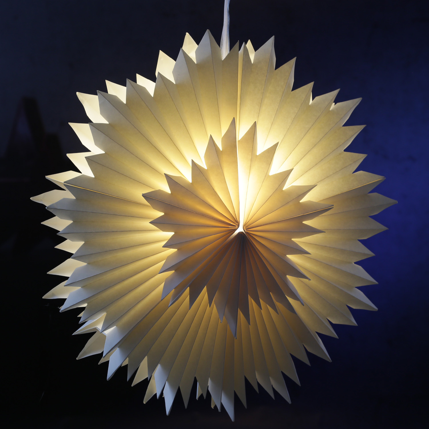 LED Papierstern EISBLUME - hängend - inkl. Kabel und LED Leuchtmittel - Timer - D: 60cm - weiß LED Papierstern EISBLUME - hängend - inkl. Kabel und LED Leuchtmittel - Timer - D: 60cm - weiß