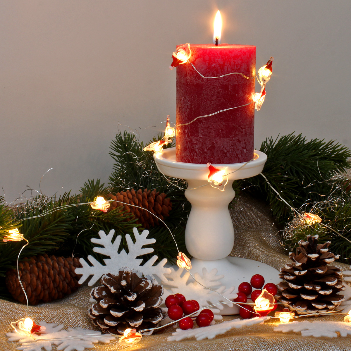 LED Drahtlichterkette "Santa" - 20 warmweiße LED - silberner Draht - L: 1,9m - Batteriebetrieb LED Drahtlichterkette "Santa" - 20 warmweiße LED - silberner Draht - L: 1,9m - Batteriebetrieb