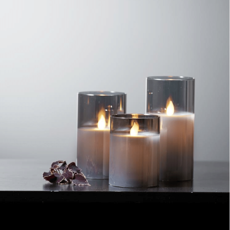 LED Kerze/Windlicht "Twinkle" - Echtwachs - mechanische Flamme - Timer - H: 15cm - rauchschwarz LED Kerze/Windlicht "Twinkle" - Echtwachs - mechanische Flamme - Timer - H: 15cm - rauchschwarz