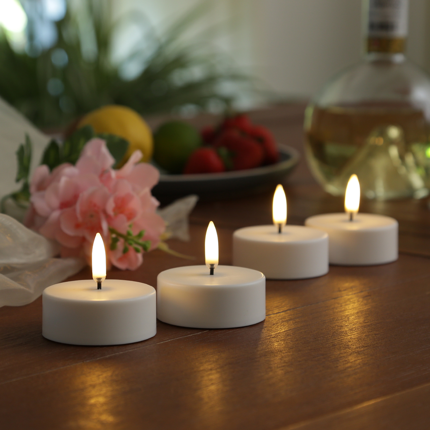 LED Maxi Teelichter - 4 wiederaufladbare LED Teelichter mit Ladestation/Fernb. - Timer - für Außen LED Maxi Teelichter - 4 wiederaufladbare LED Teelichter mit Ladestation/Fernb. - Timer - für Außen