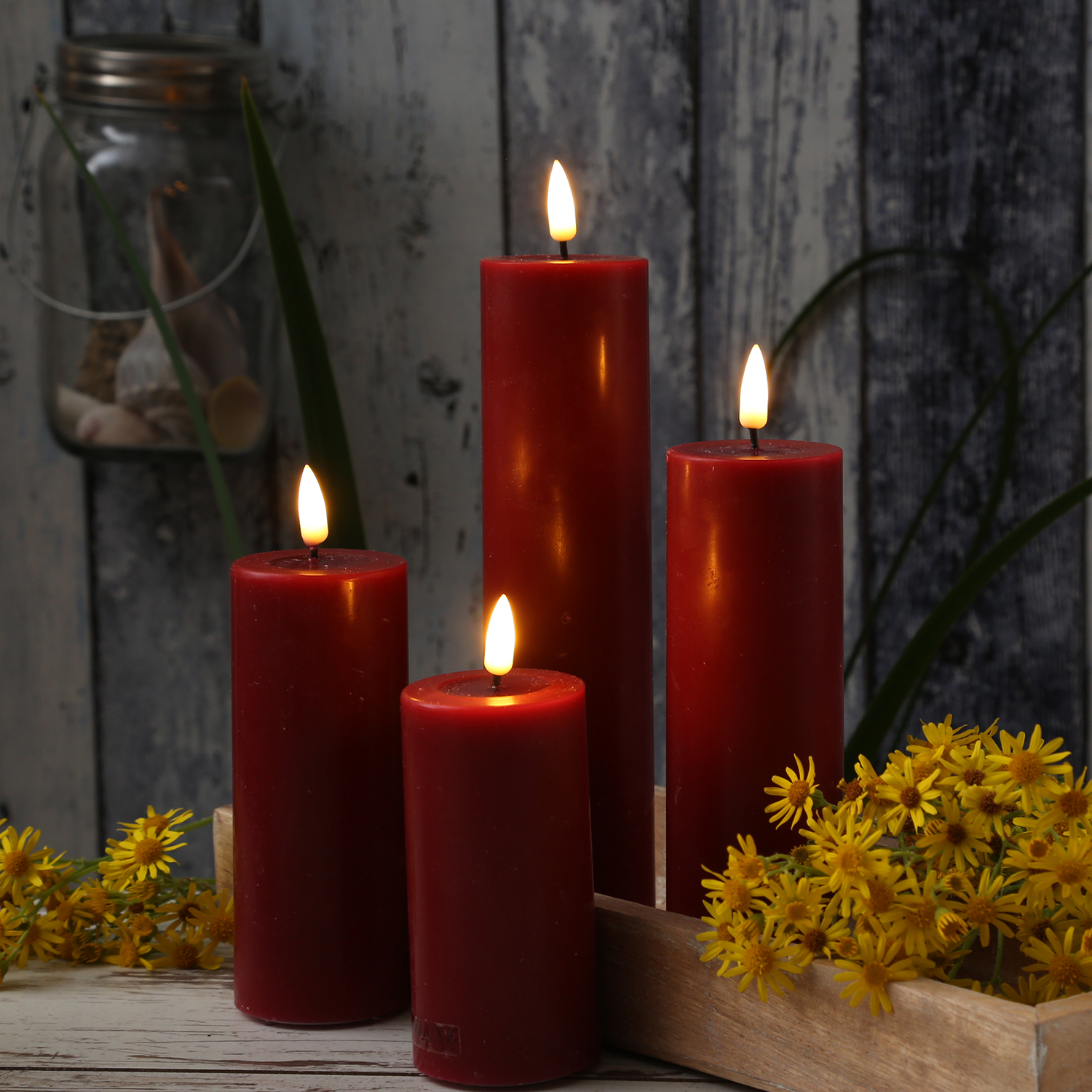 LED Stumpenkerze MIA - Echtwachs - realistische 3D Flamme - H: 12,5cm - D: 5cm - bordeauxrot LED Stumpenkerze MIA - Echtwachs - realistische 3D Flamme - H: 12,5cm - D: 5cm - bordeauxrot