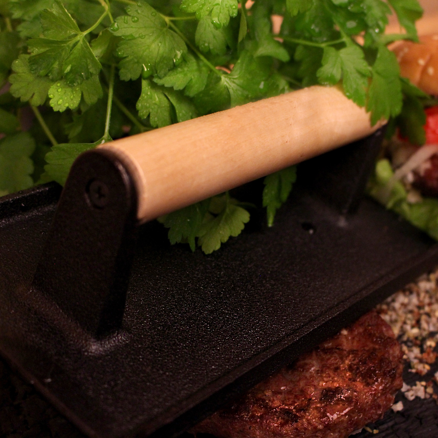 Fleischbeschwerer BBQ - Burgerpresse aus Gusseisen - mit Holzgriff - L: 21cm - B: 11cm - H: 7cm