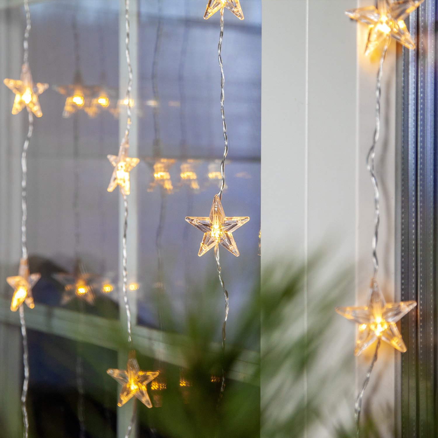 LED Lichtervorhang mit 30 Sternen - 30 warmweiße LED - 90x120cm - inkl. Trafo - für Innen LED Lichtervorhang mit 30 Sternen - 30 warmweiße LED - 90x120cm - inkl. Trafo - für Innen