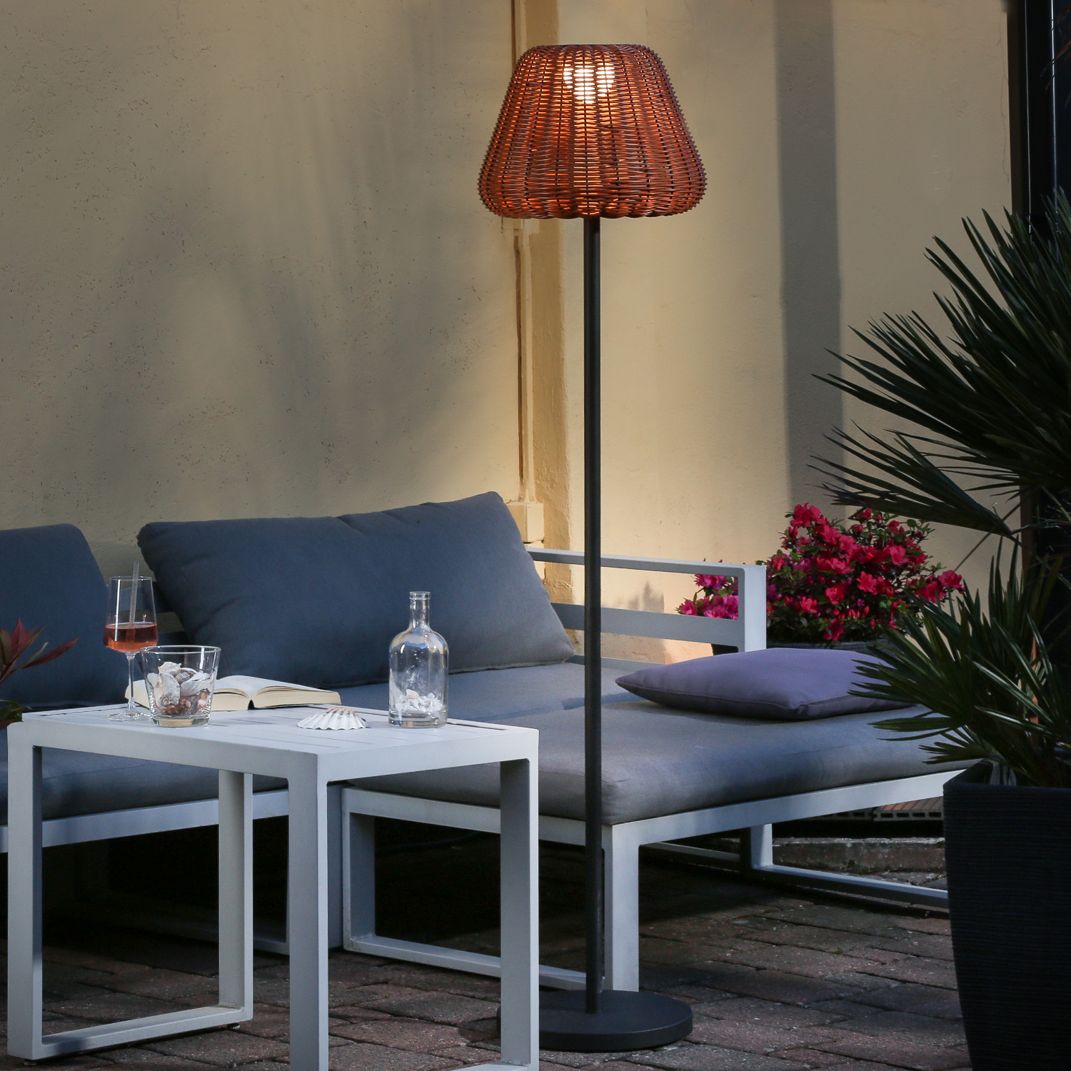 LED Garten Stehlampe - in Rattanoptik - H: 150cm - dimmbar - aufladbar - mit Fernb. - hell braun LED Garten Stehlampe - in Rattanoptik - H: 150cm - dimmbar - aufladbar - mit Fernb. - hell braun