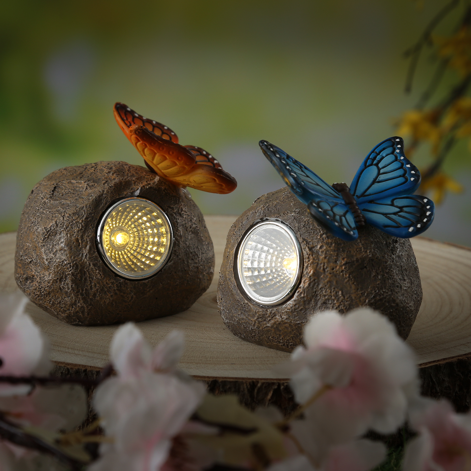 LED Solar Stein mit blauem Schmetterling - Gartenfigur - warmweiße LED - H: 9cm - Lichtsensor