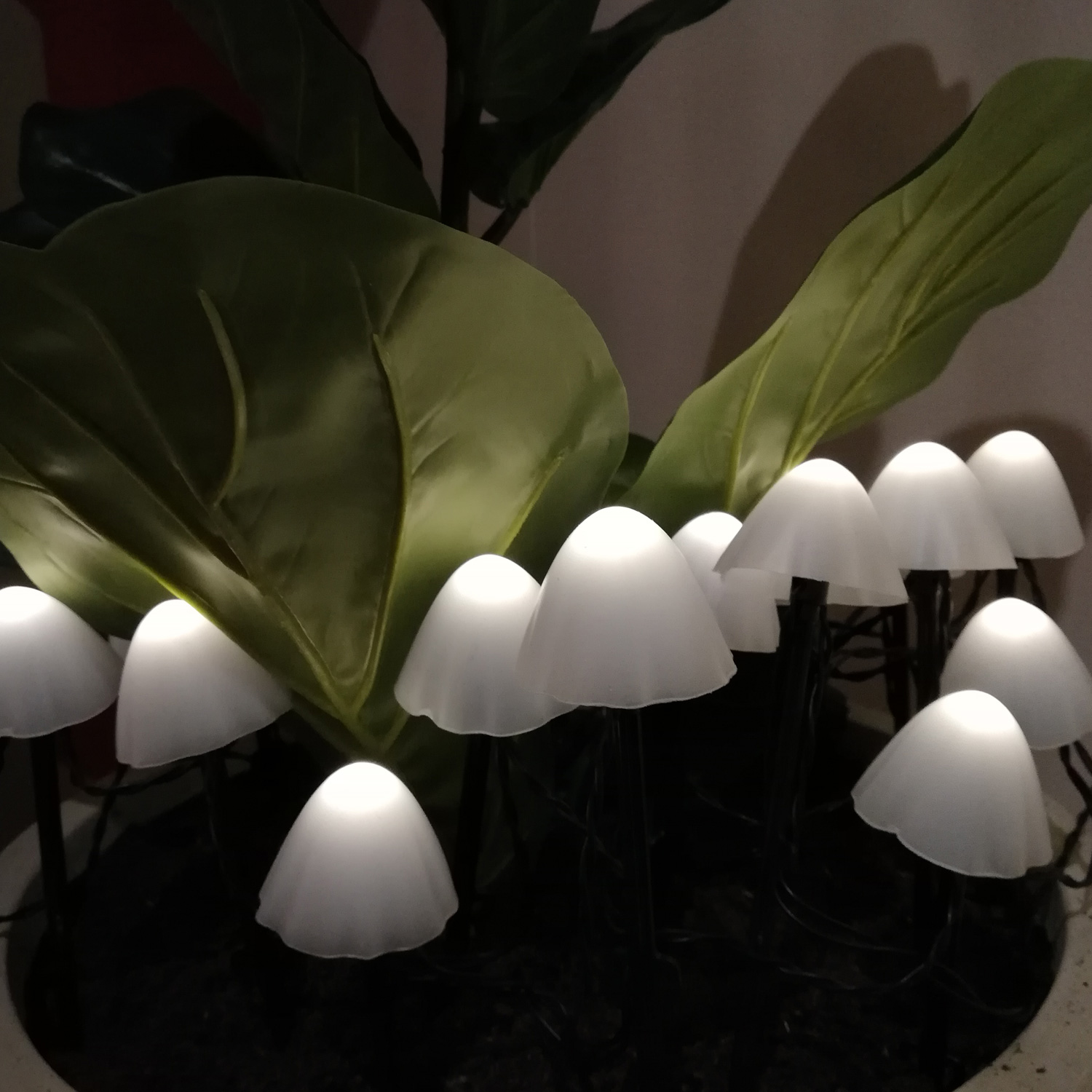 LED Lichterkette Mini Pilze - 20 Gartenstecker mit Erdspießen - 8 Funkt. - Timer - L: 3,8m - weiß LED Lichterkette Mini Pilze - 20 Gartenstecker mit Erdspießen - 8 Funkt. - Timer - L: 3,8m - weiß