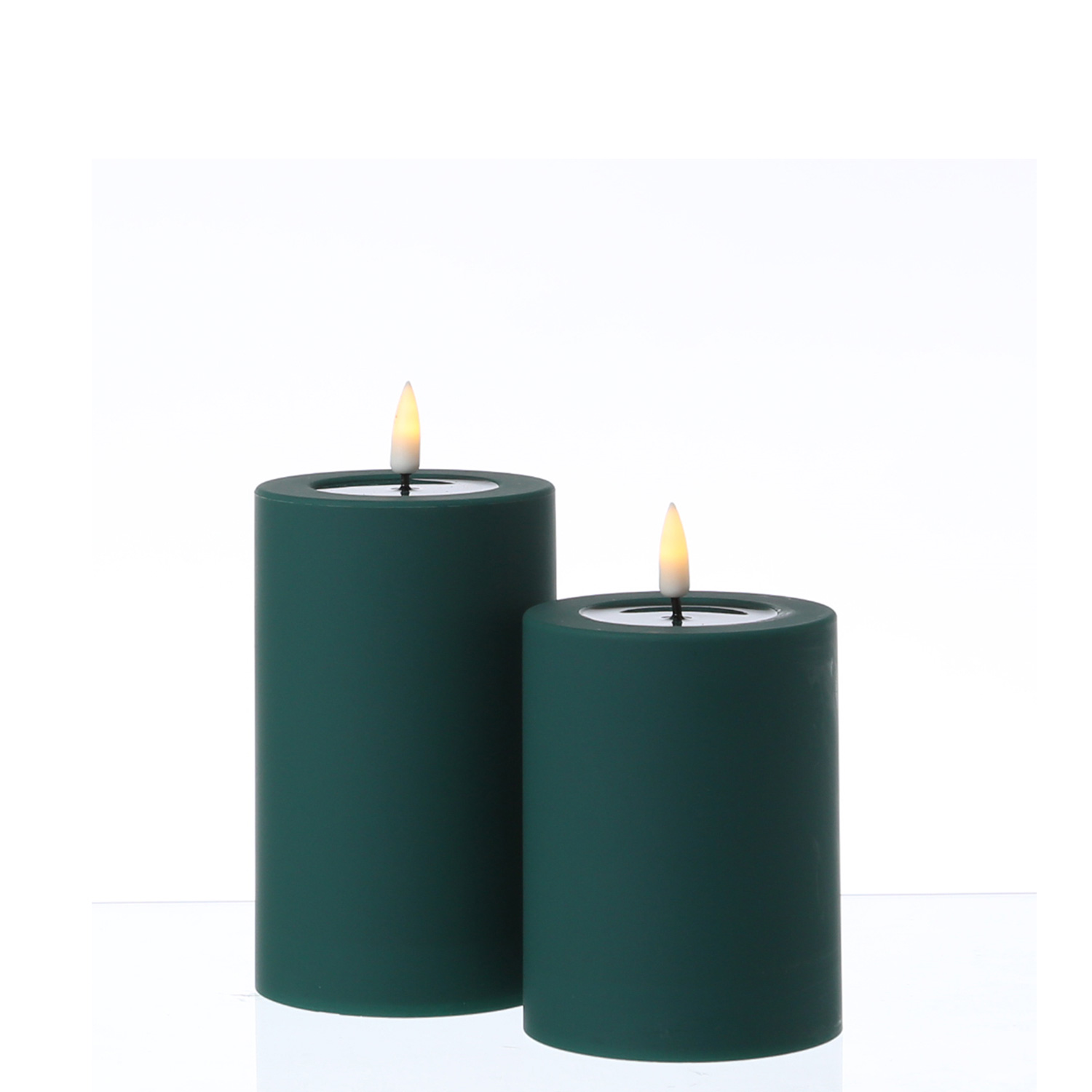 LED Stumpenkerze MIA - Kunststoff - realistische 3D Flamme - H: 10cm - für Außen - dunkelgrün LED Stumpenkerze MIA - Kunststoff - realistische 3D Flamme - H: 10cm - für Außen - dunkelgrün