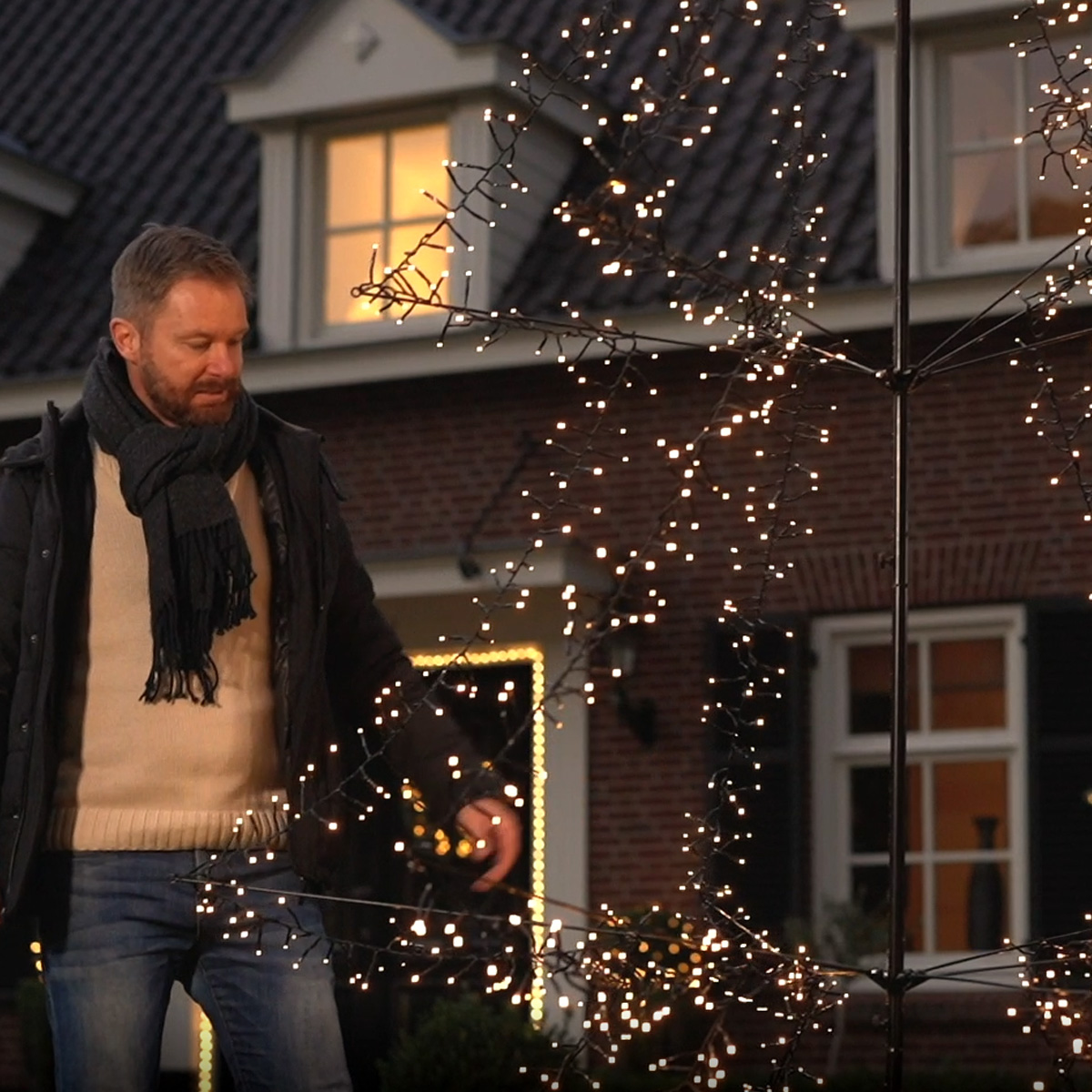 LED Outdoor Weihnachtsbaum - 1800 warmweiße LED - H: 3m - Dimmer - Timer - aufklappbar - schwarz