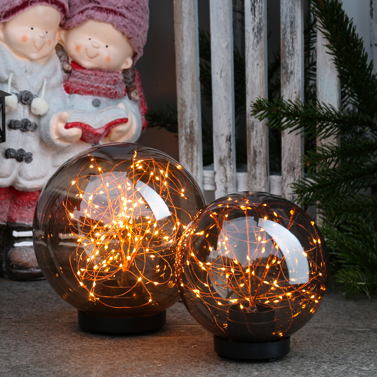 LED Kugel mit Drahtlicherkette - stehend - 80 bernsteinfarbene LED - D: 20cm - f. Außen - rauchgrau LED Kugel mit Drahtlicherkette - stehend - 80 bernsteinfarbene LED - D: 20cm - f. Außen - rauchgrau