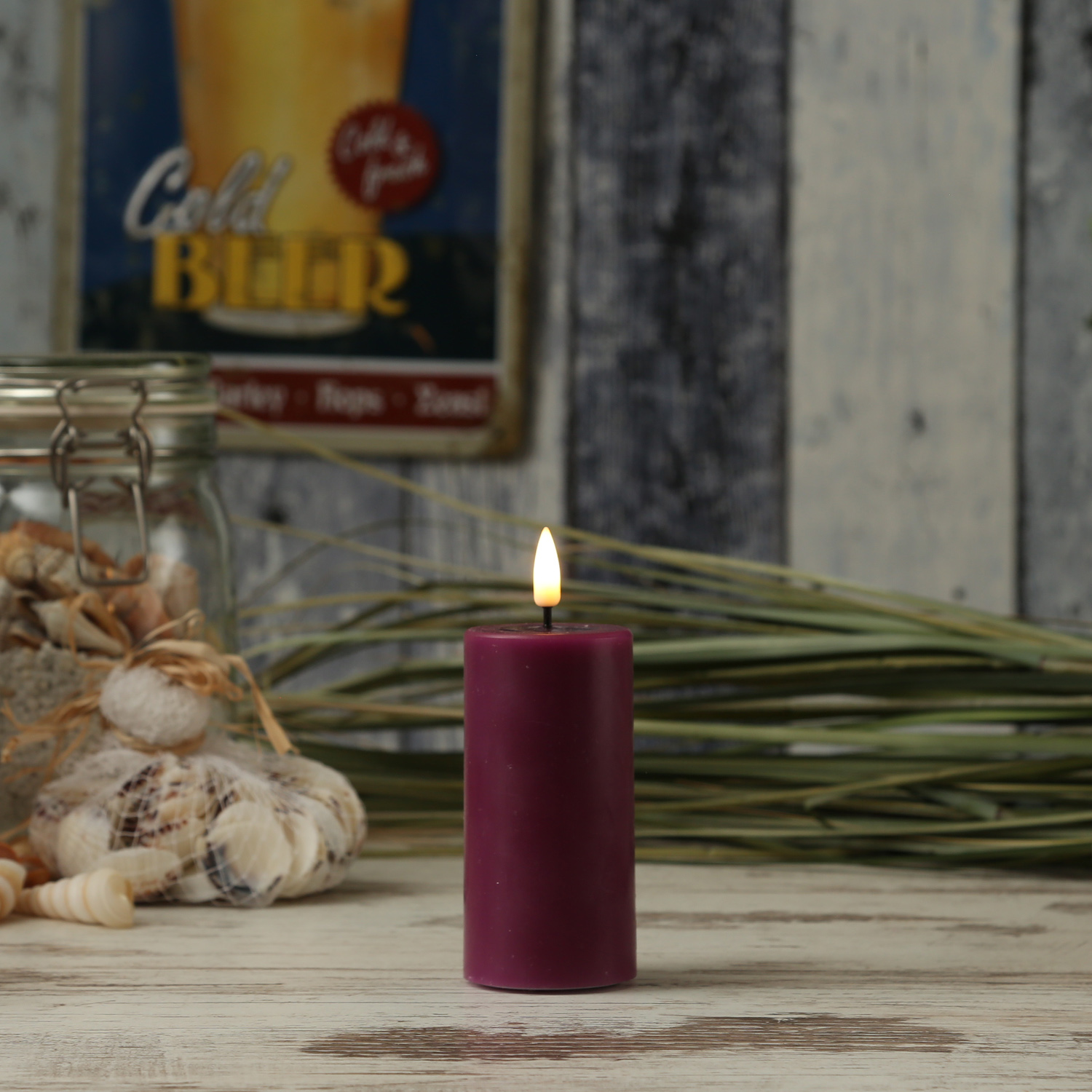 LED Stumpenkerze MIA - Echtwachs - realistische 3D Flamme - H: 10cm - D: 5cm - beere LED Stumpenkerze MIA - Echtwachs - realistische 3D Flamme - H: 10cm - D: 5cm - beere