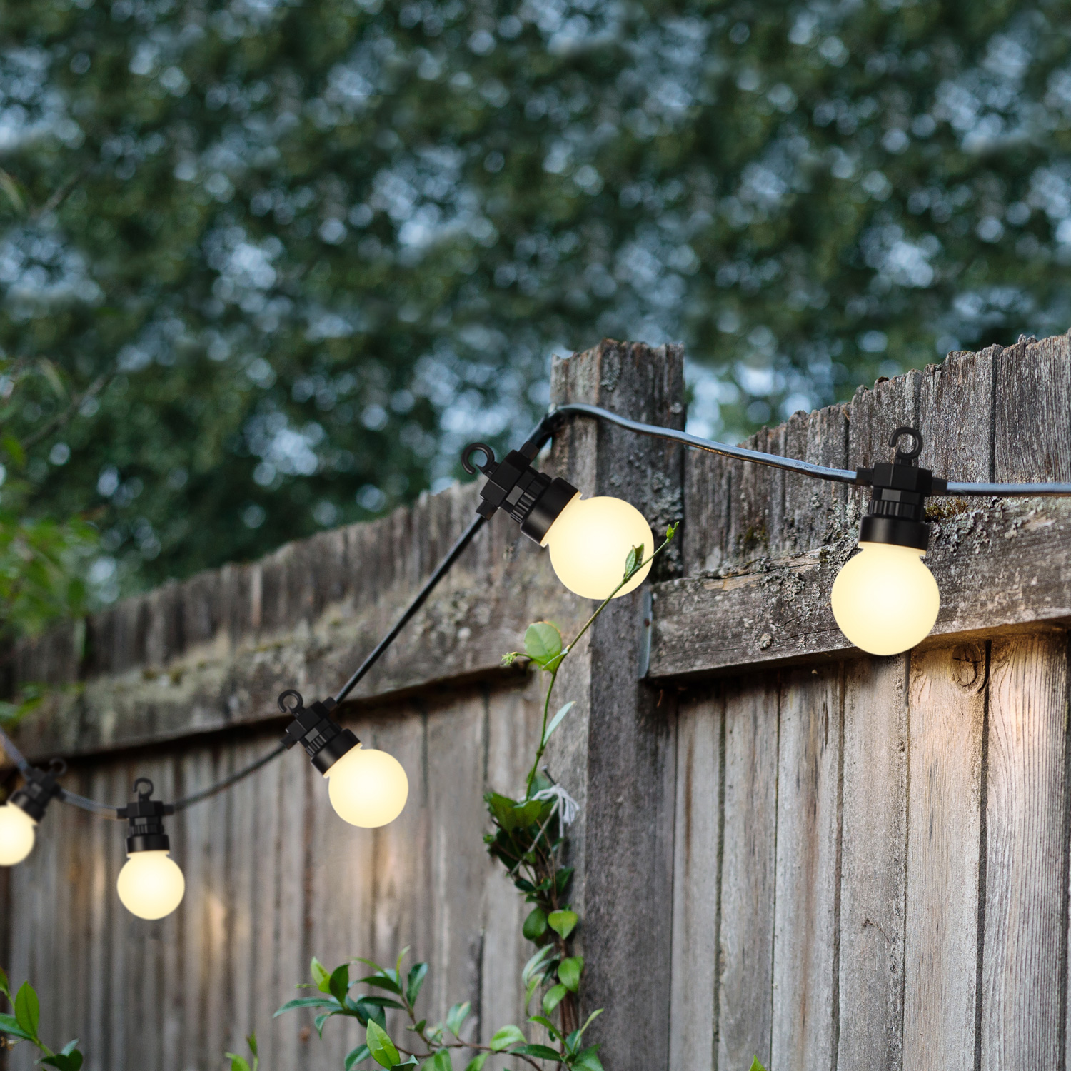 LED Party Lichterkette Circus - 20 opalfarbene Kugeln - 8,8m - koppelbar bis 100 LED - Außentrafo LED Party Lichterkette Circus - 20 opalfarbene Kugeln - 8,8m - koppelbar bis 100 LED - Außentrafo