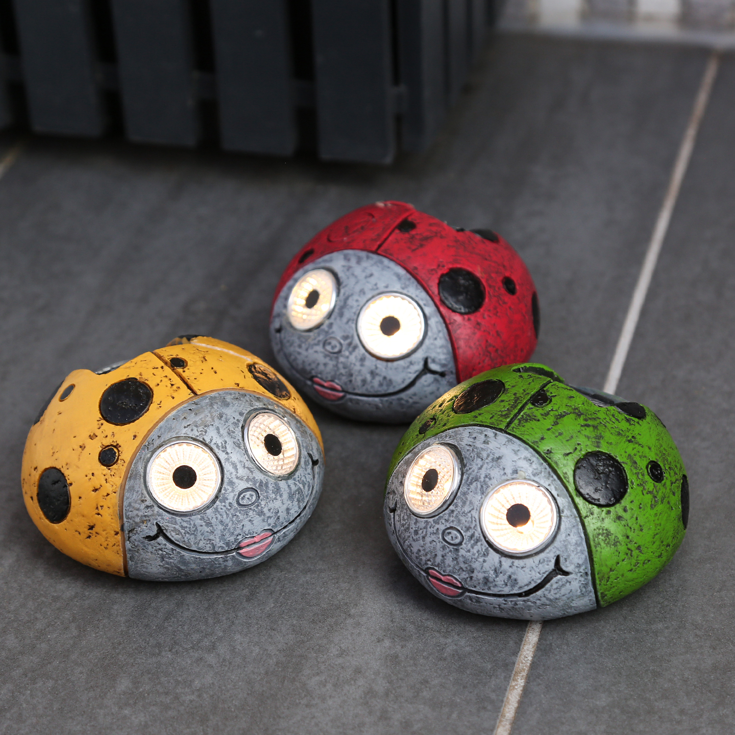 LED Solar Marienkäfer - Gartenfigur - 2 warmweiße LED - H: 6cm - D: 10,5cm - Lichtsensor - rot
