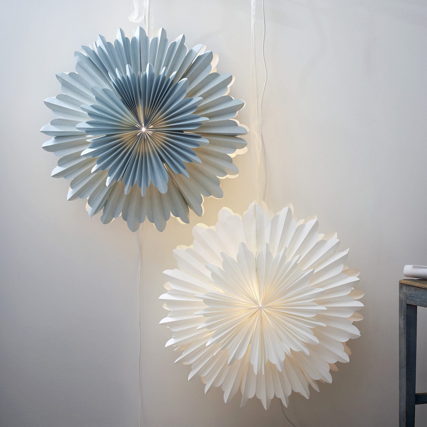 Papierstern Crystal - hängend - D: 50cm - mit Band - Papier mit Dekor - weiß Papierstern Crystal - hängend - D: 50cm - mit Band - Papier mit Dekor - weiß