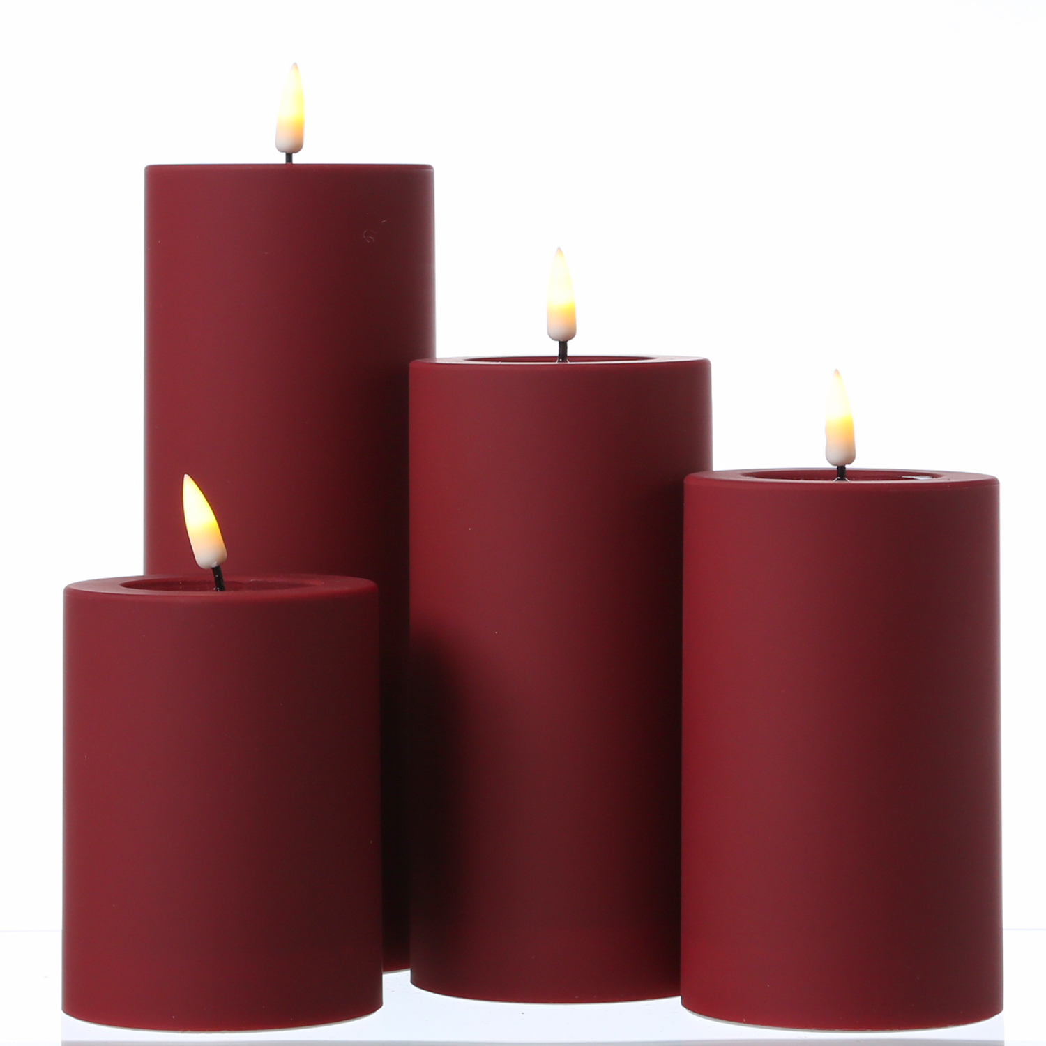 LED Stumpenkerze MIA - Kunststoff - realistische 3D Flamme - H: 15cm - f. Außen - bordeaux/dunkelrot LED Stumpenkerze MIA - Kunststoff - realistische 3D Flamme - H: 15cm - f. Außen - bordeaux/dunkelrot