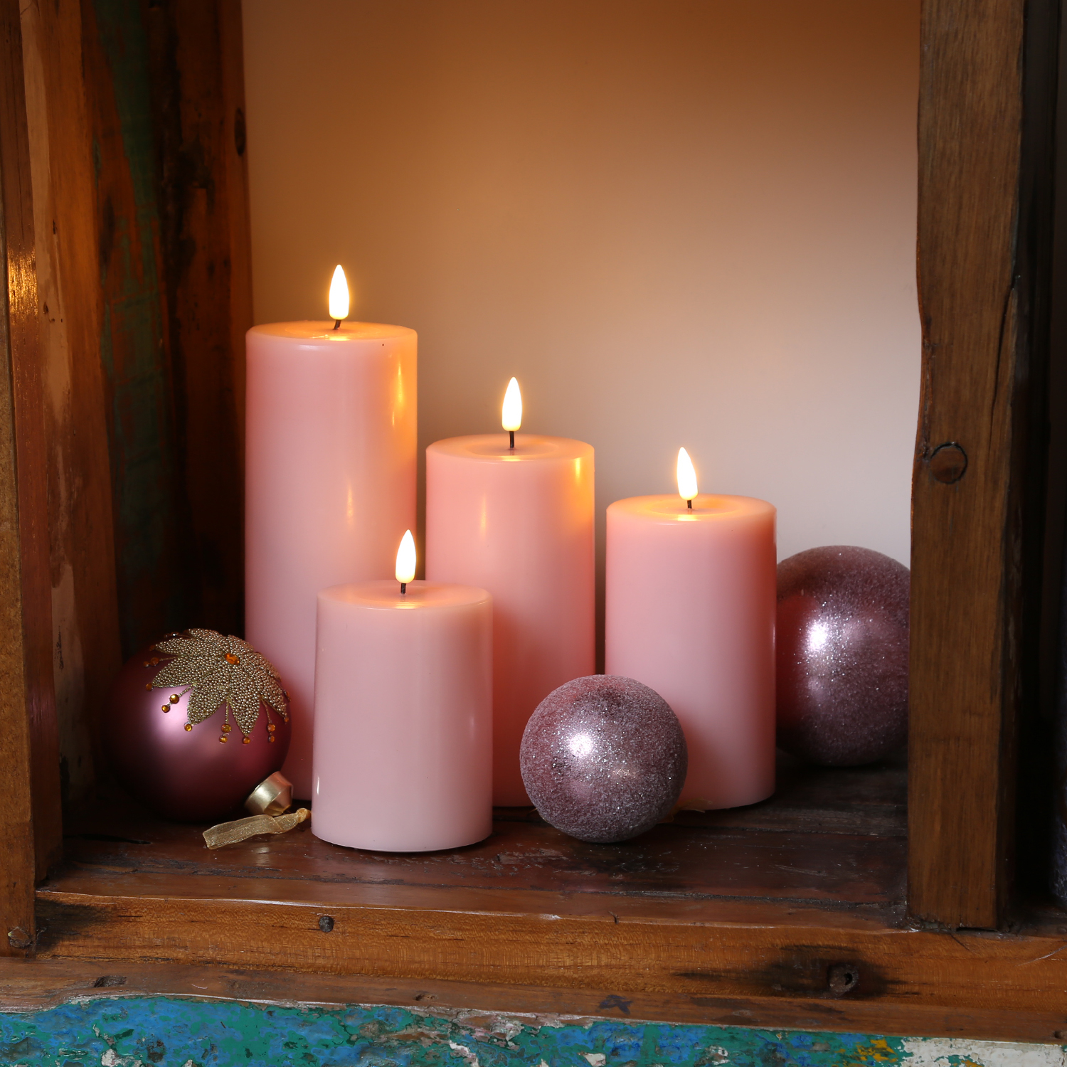 LED Stumpenkerze MIA - Echtwachs - realistische 3D Flamme - H: 10cm - Batteriebetrieb - rosa LED Stumpenkerze MIA - Echtwachs - realistische 3D Flamme - H: 10cm - Batteriebetrieb - rosa