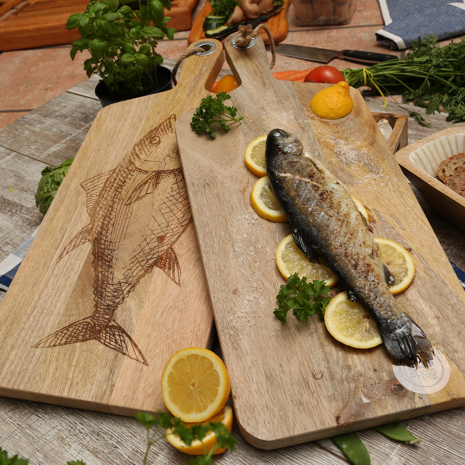 Schneidebrett - Vesperbrett - Fischmotiv - Mangoholz - Kordel - L: 58cm - natur