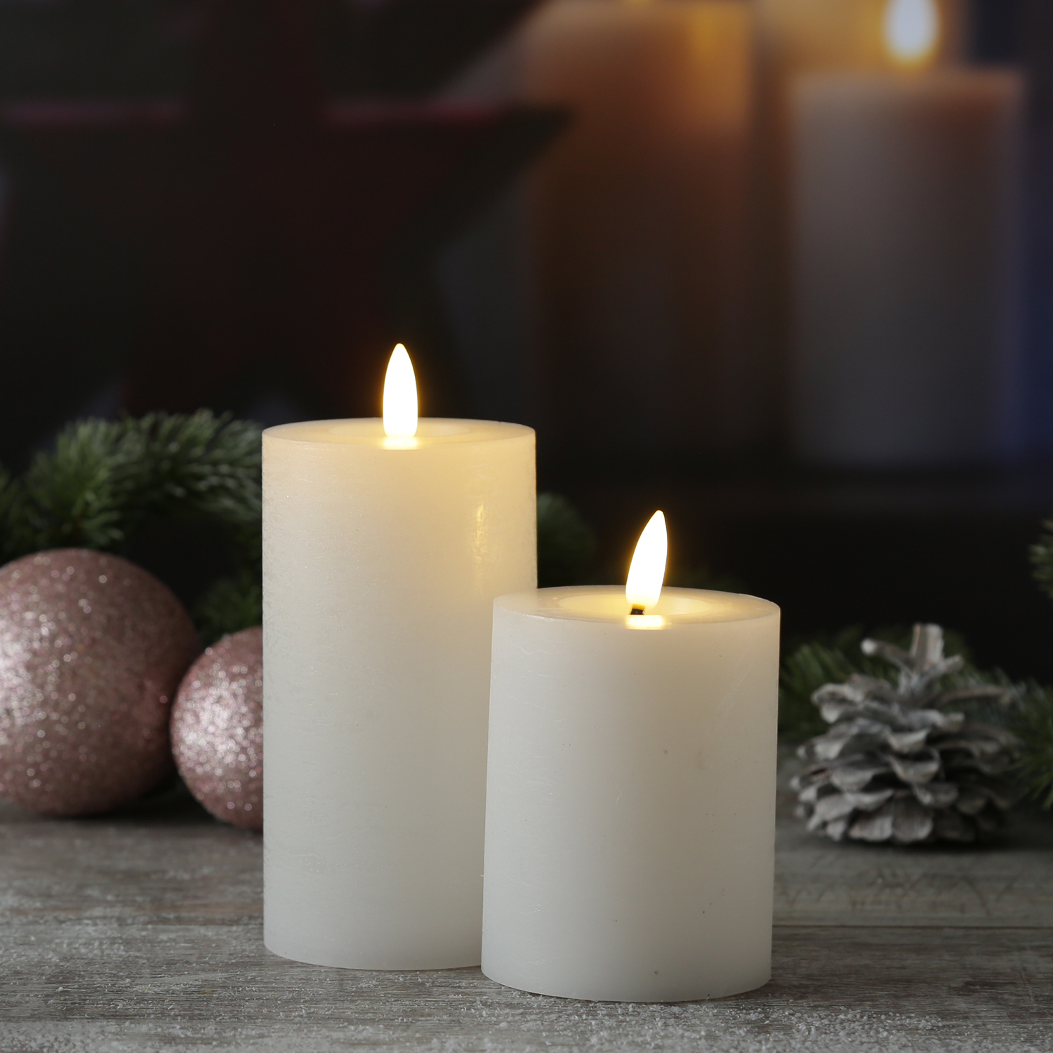 LED Kerze LINA - Rustik-Optik - Echtwachs - 3D Flamme - H: 11cm - D: 7cm - Batterie - Timer - weiß LED Kerze LINA - Rustik-Optik - Echtwachs - 3D Flamme - H: 11cm - D: 7cm - Batterie - Timer - weiß