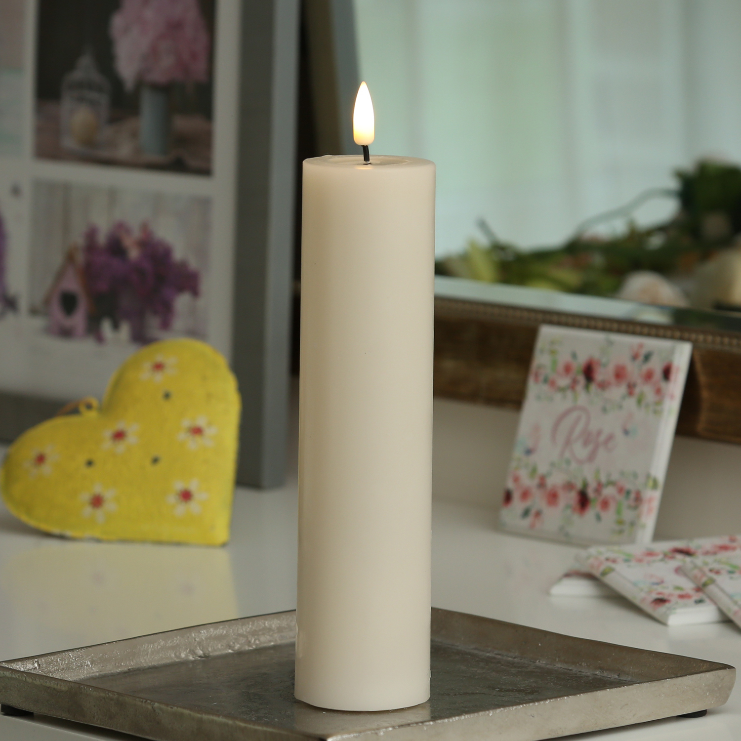 LED Stumpenkerze MIA - Echtwachs - realistische 3D Flamme - H: 20cm D: 5cm - Batterie - creme LED Stumpenkerze MIA - Echtwachs - realistische 3D Flamme - H: 20cm D: 5cm - Batterie - creme