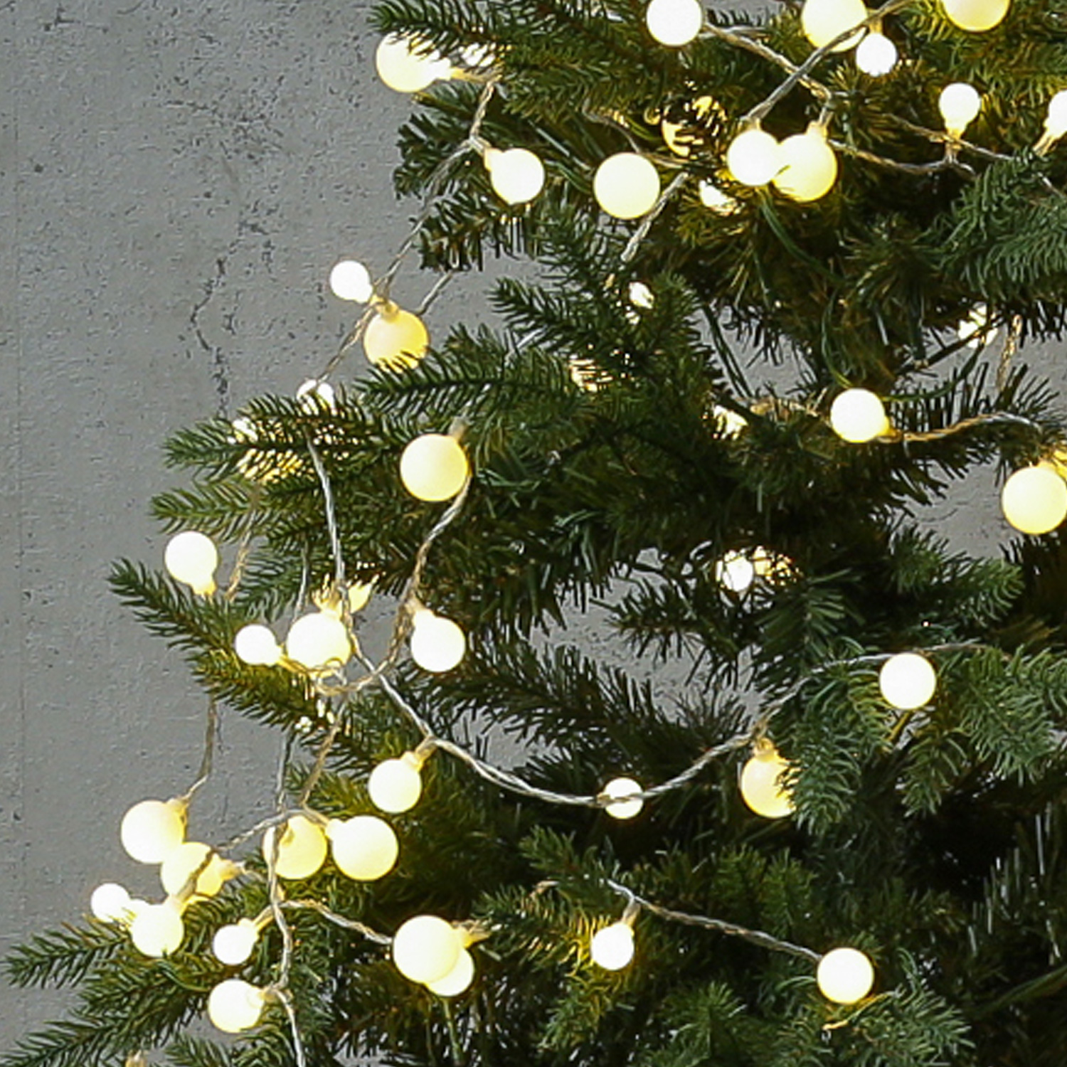 LED Lichterkette BERRY - 120 warmweiße opale Kugeln - 3 unterschiedliche Größen - L: 9m - für Außen LED Lichterkette BERRY - 120 warmweiße opale Kugeln - 3 unterschiedliche Größen - L: 9m - für Außen