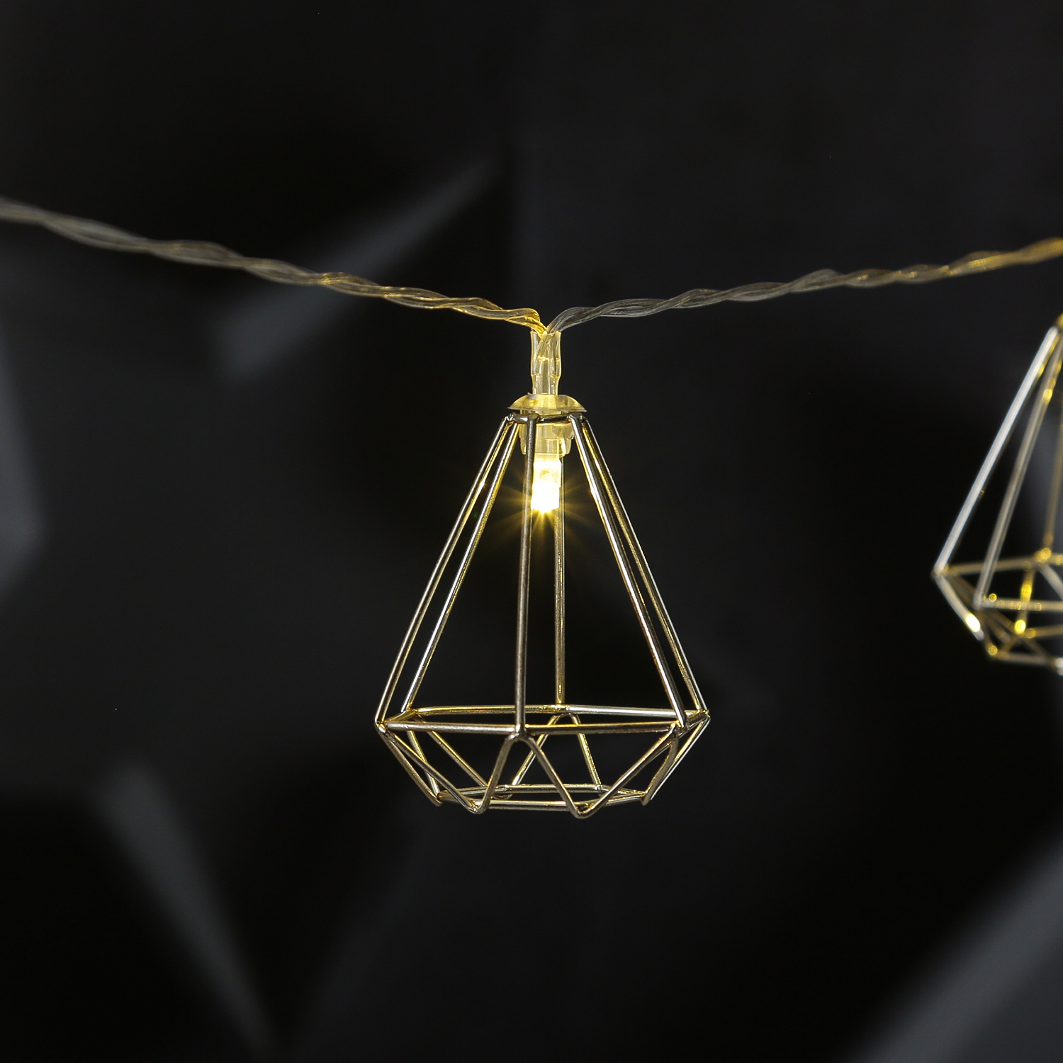 LED Lichterkette DIAMANT - 10 kleine beleuchtete Diamanten - Batterie - L: 1,6m - silber LED Lichterkette DIAMANT - 10 kleine beleuchtete Diamanten - Batterie - L: 1,6m - silber