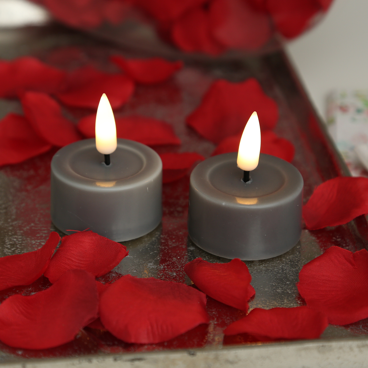 LED Teelichter MIA - flackernde 3D Flamme - Batteriebetrieb - D: 4,1cm - grau - 2 Stück LED Teelichter MIA - flackernde 3D Flamme - Batteriebetrieb - D: 4,1cm - grau - 2 Stück