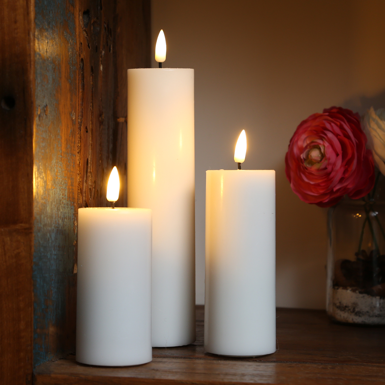 LED Stumpenkerze MIA - Echtwachs - realistische 3D Flamme - D: 5cm - H: 20cm - Batterie - weiß LED Stumpenkerze MIA - Echtwachs - realistische 3D Flamme - D: 5cm - H: 20cm - Batterie - weiß