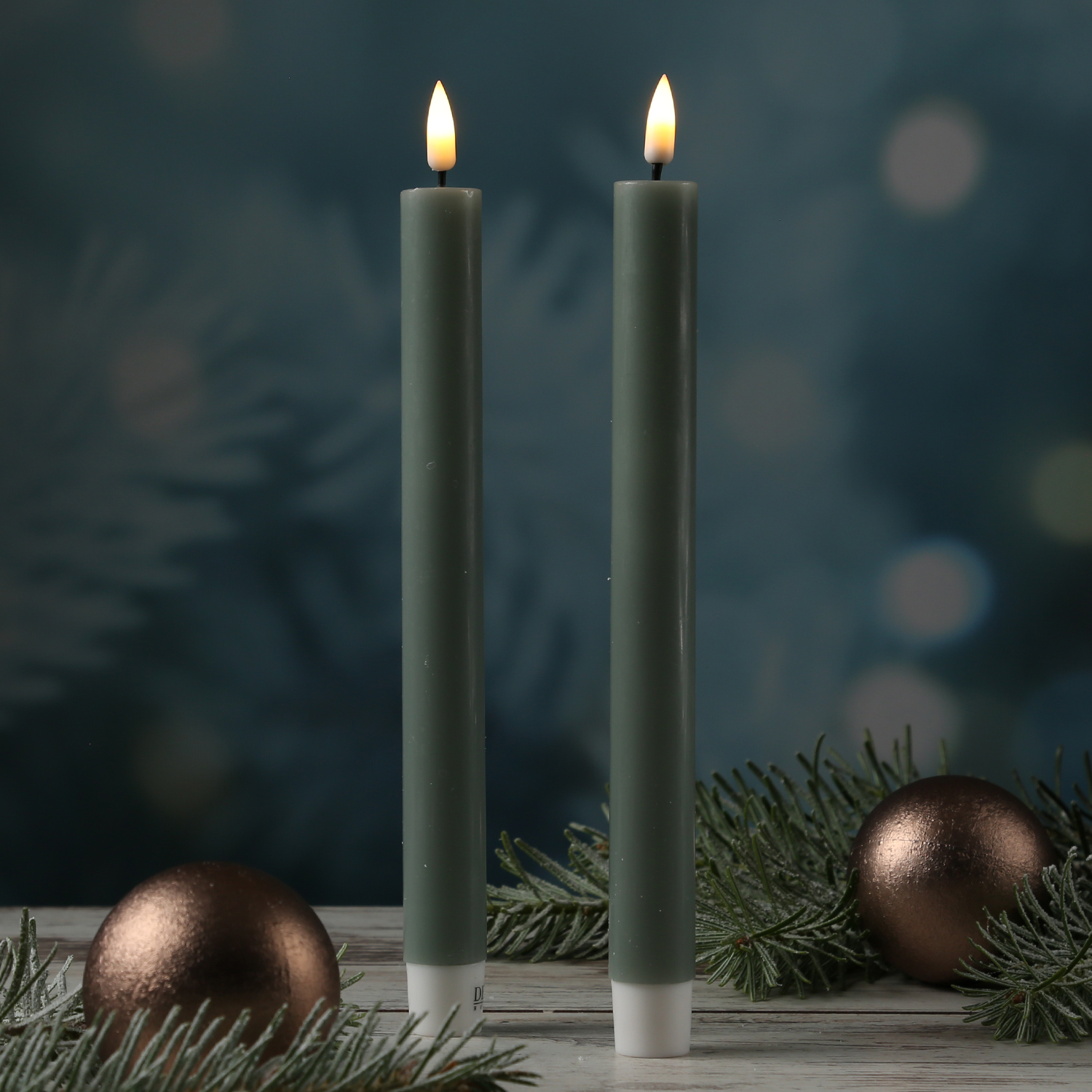 LED Stabkerzen MIA - Echtwachs - realistische 3D Flamme - H: 24cm - salbeigrün - 2 Stk LED Stabkerzen MIA - Echtwachs - realistische 3D Flamme - H: 24cm - salbeigrün - 2 Stk