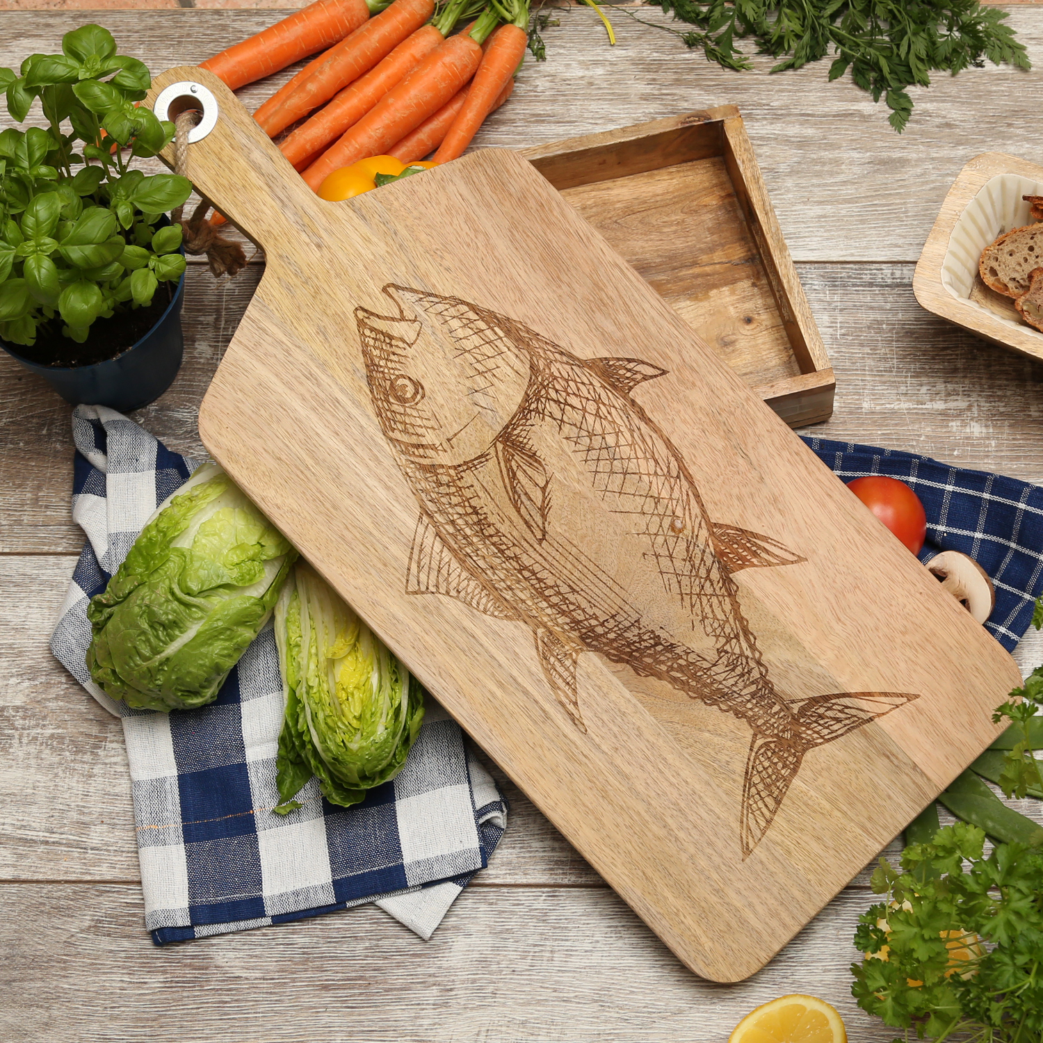 Schneidebrett - Vesperbrett - Fischmotiv - Mangoholz - Kordel - L: 58cm - natur Schneidebrett - Vesperbrett - Fischmotiv - Mangoholz - Kordel - L: 58cm - natur