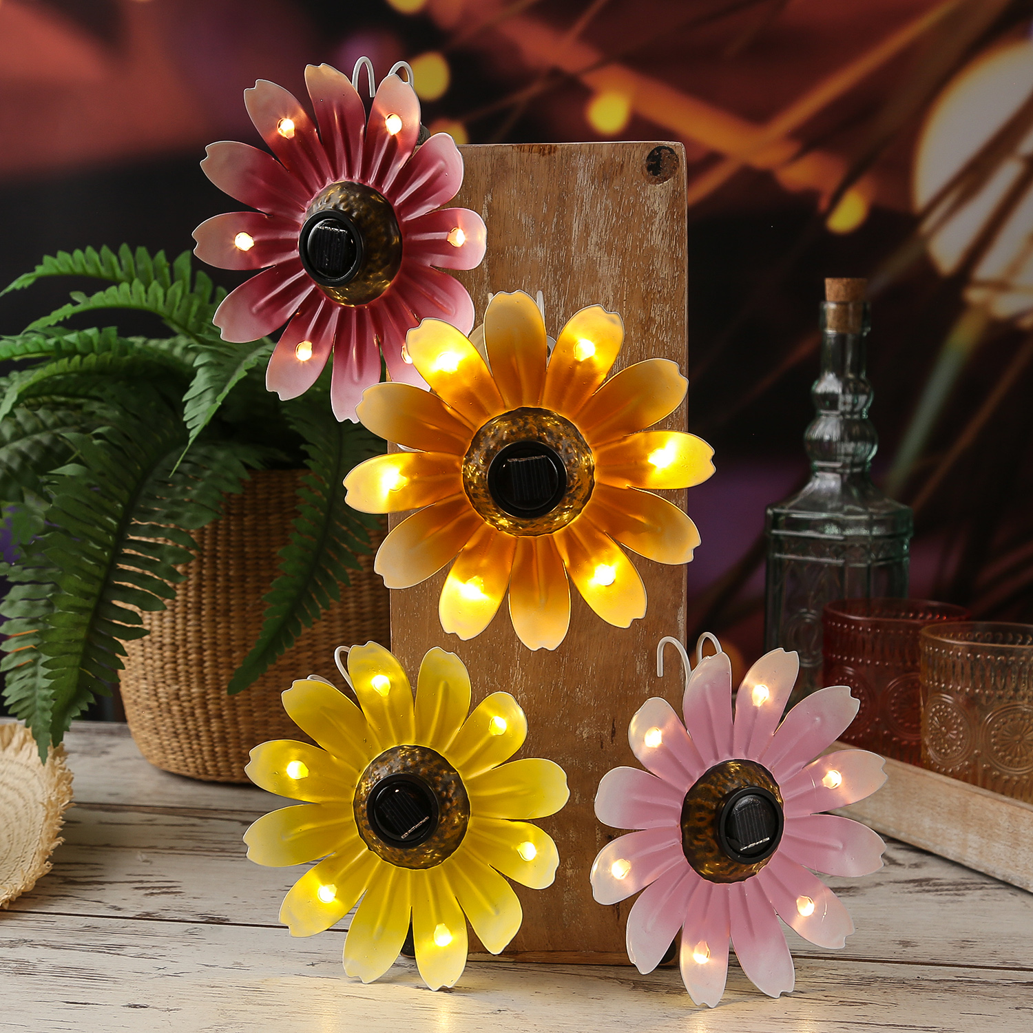 LED Solar Blume - hängend - Metall - 6 warmweiße LED - H: 14cm - Lichtsensor - rosa