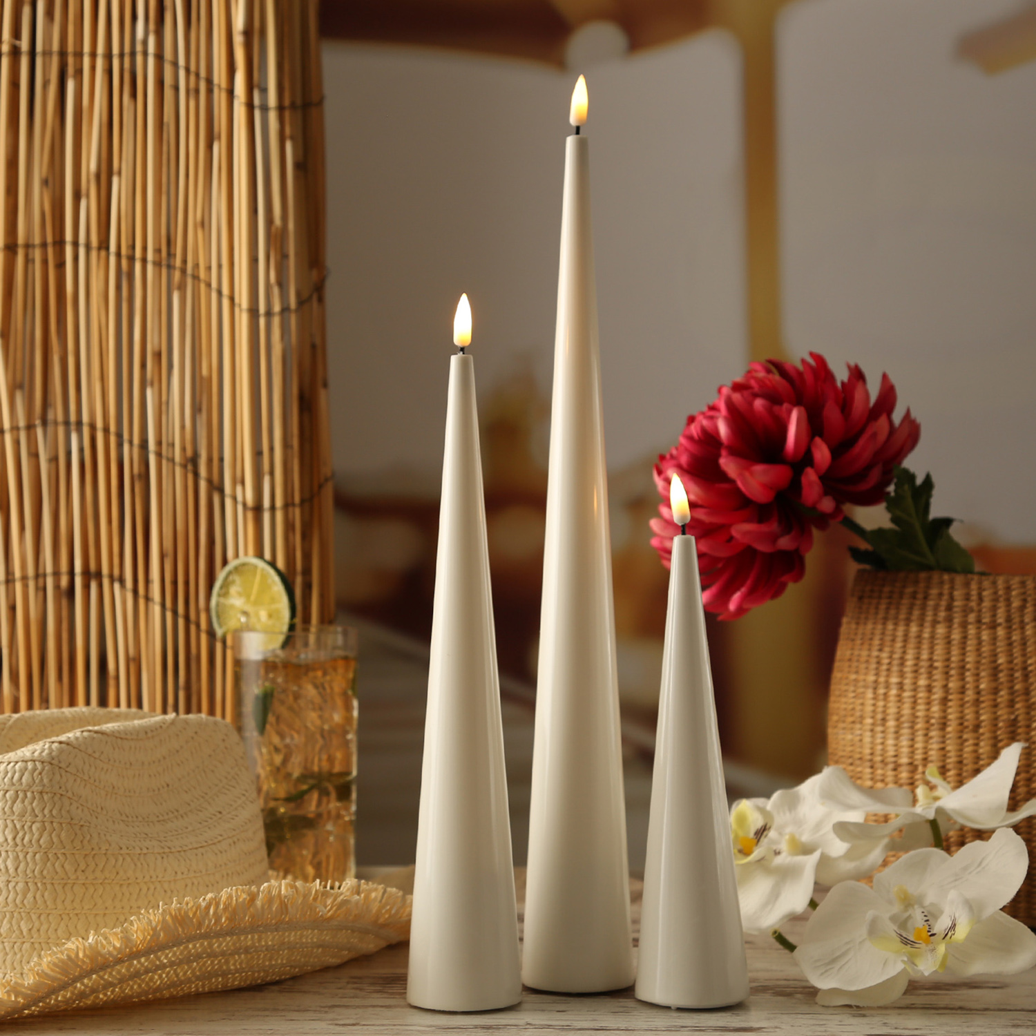 LED Kegelkerze LEA - Echtwachs - realistische 3D Flamme - H: 28cm - Batteriebetrieb - weiß LED Kegelkerze LEA - Echtwachs - realistische 3D Flamme - H: 28cm - Batteriebetrieb - weiß